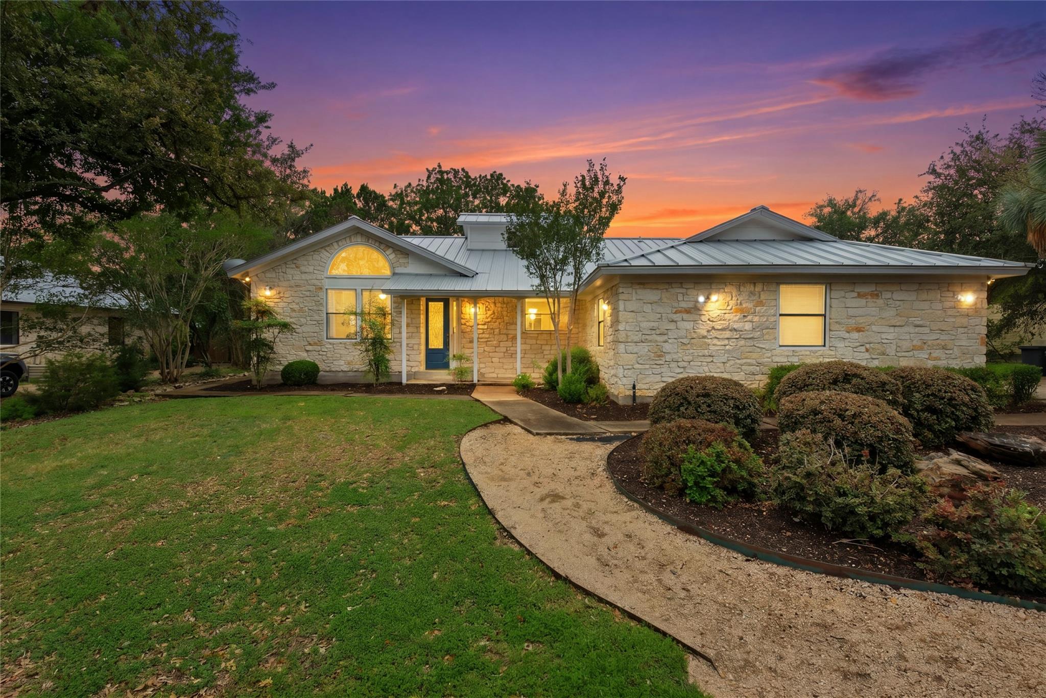 Listing photo 1 of 140  Donna Dr