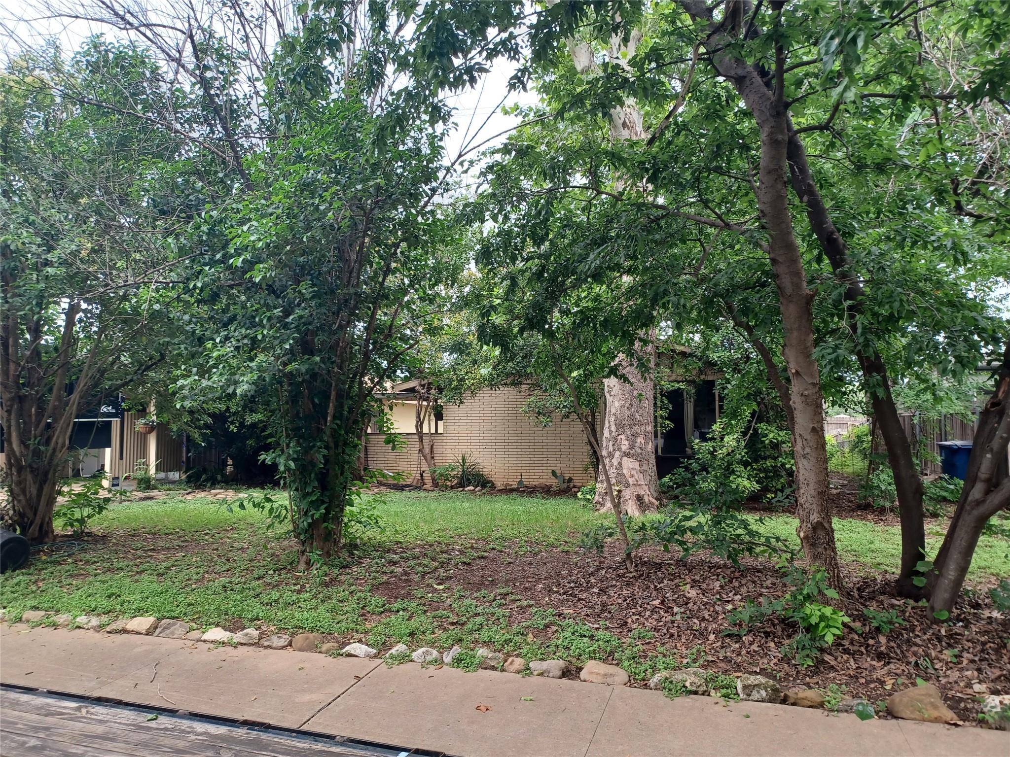 Listing photo 1 of 4906  Westfield Dr