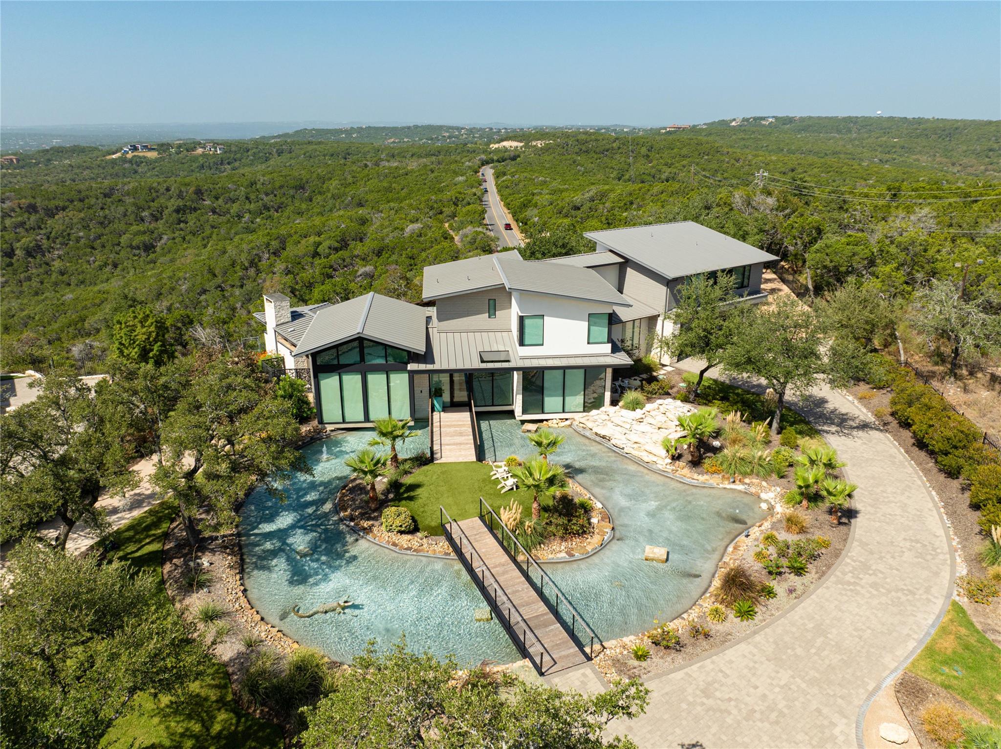Ảnh nhà đang rao bán 1 của 8209  Two Coves Dr