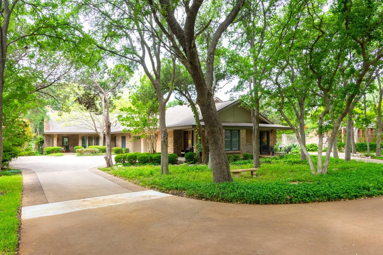 Listing photo 1 of 1404  Pearl Cv