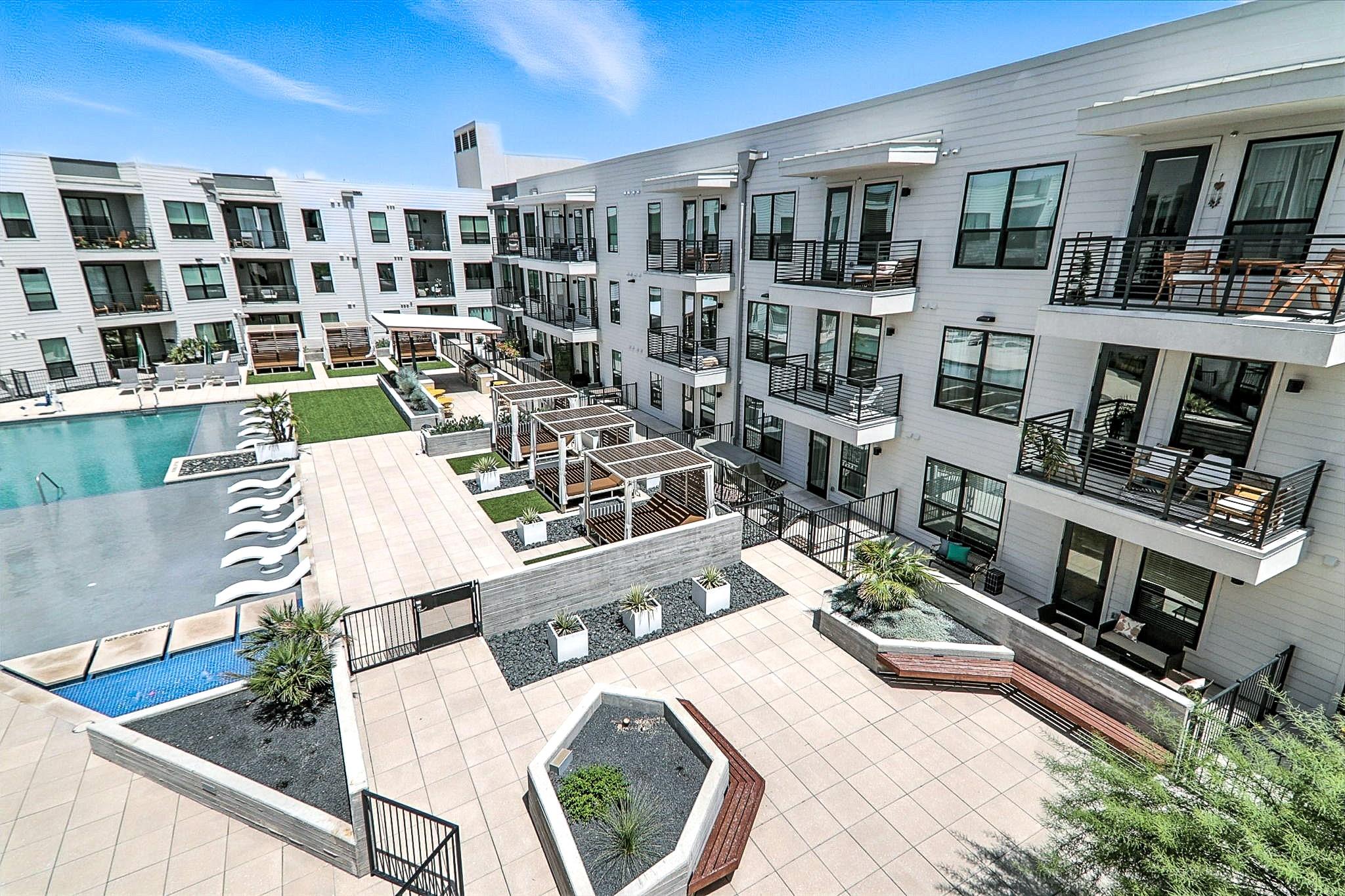 Listing photo 1 of 1701  Simond Ave  #639