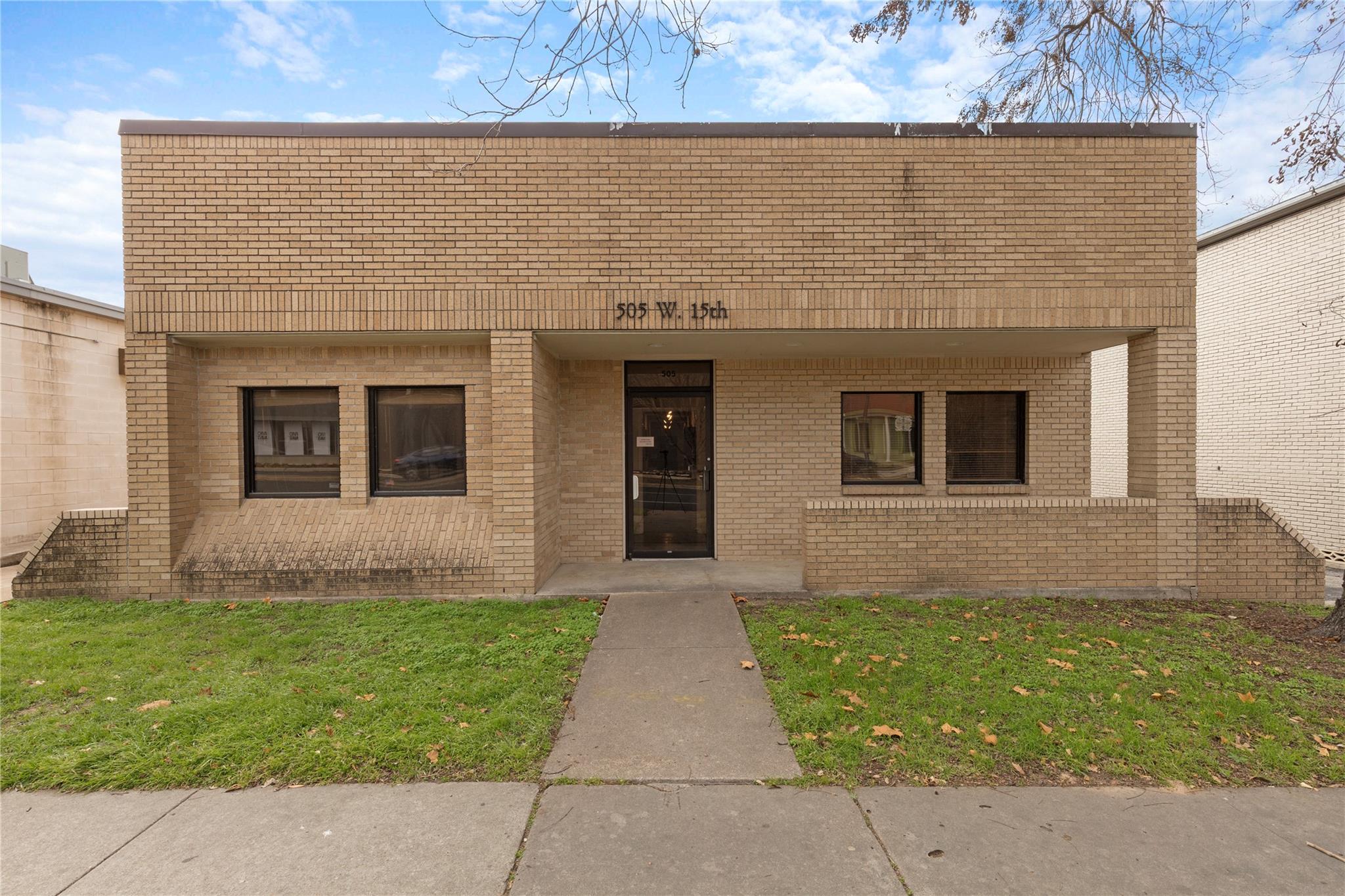 Listing photo 1 of 505 W 15th St