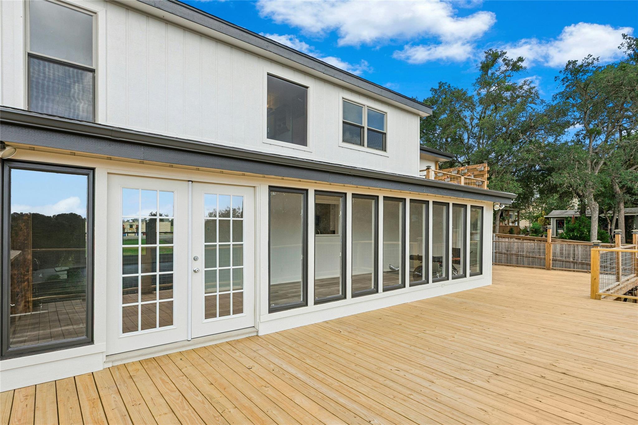 Listing photo 1 of 1562  Windmere None