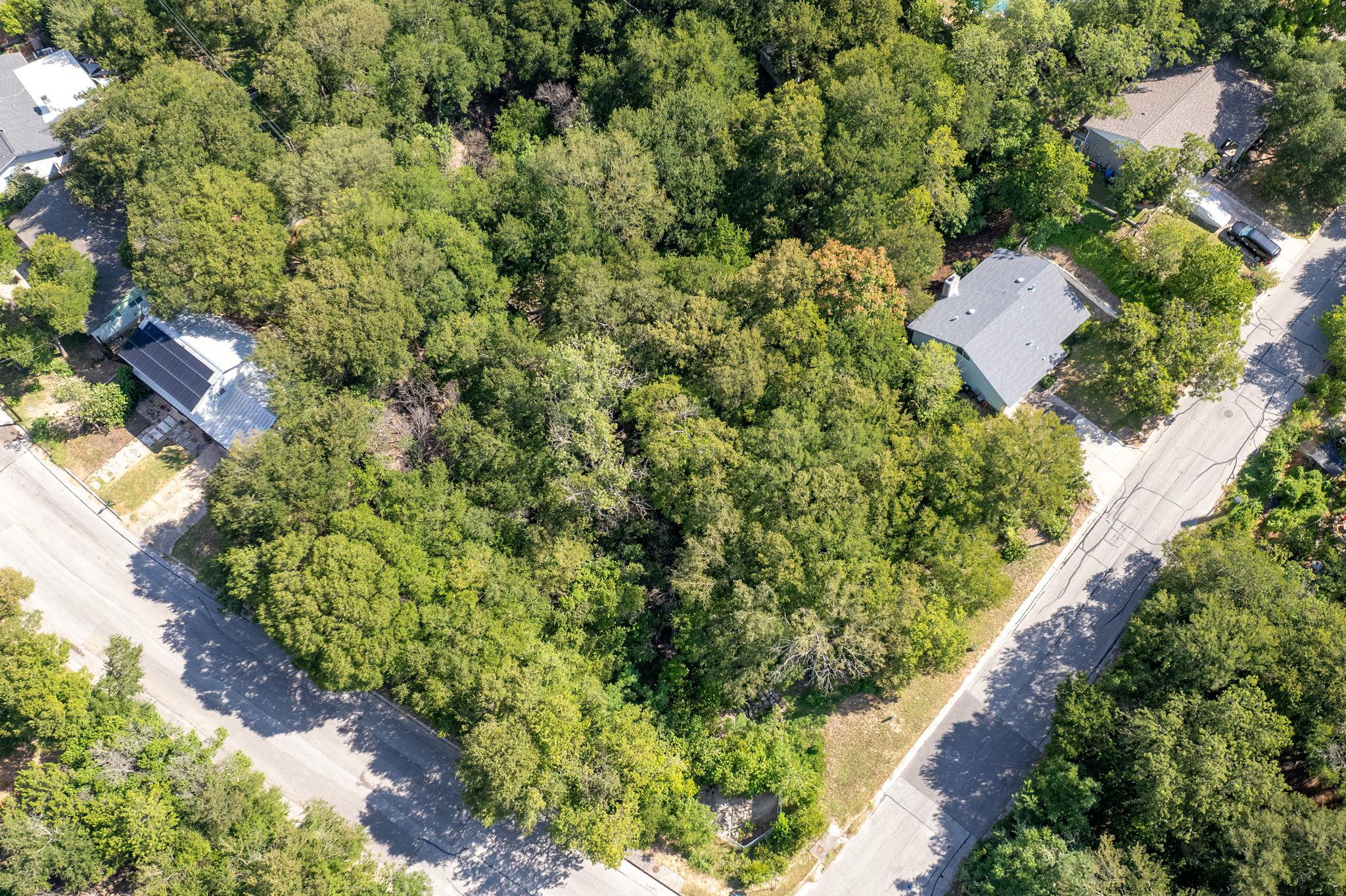 Listing photo 1 of 7005  Geneva Dr