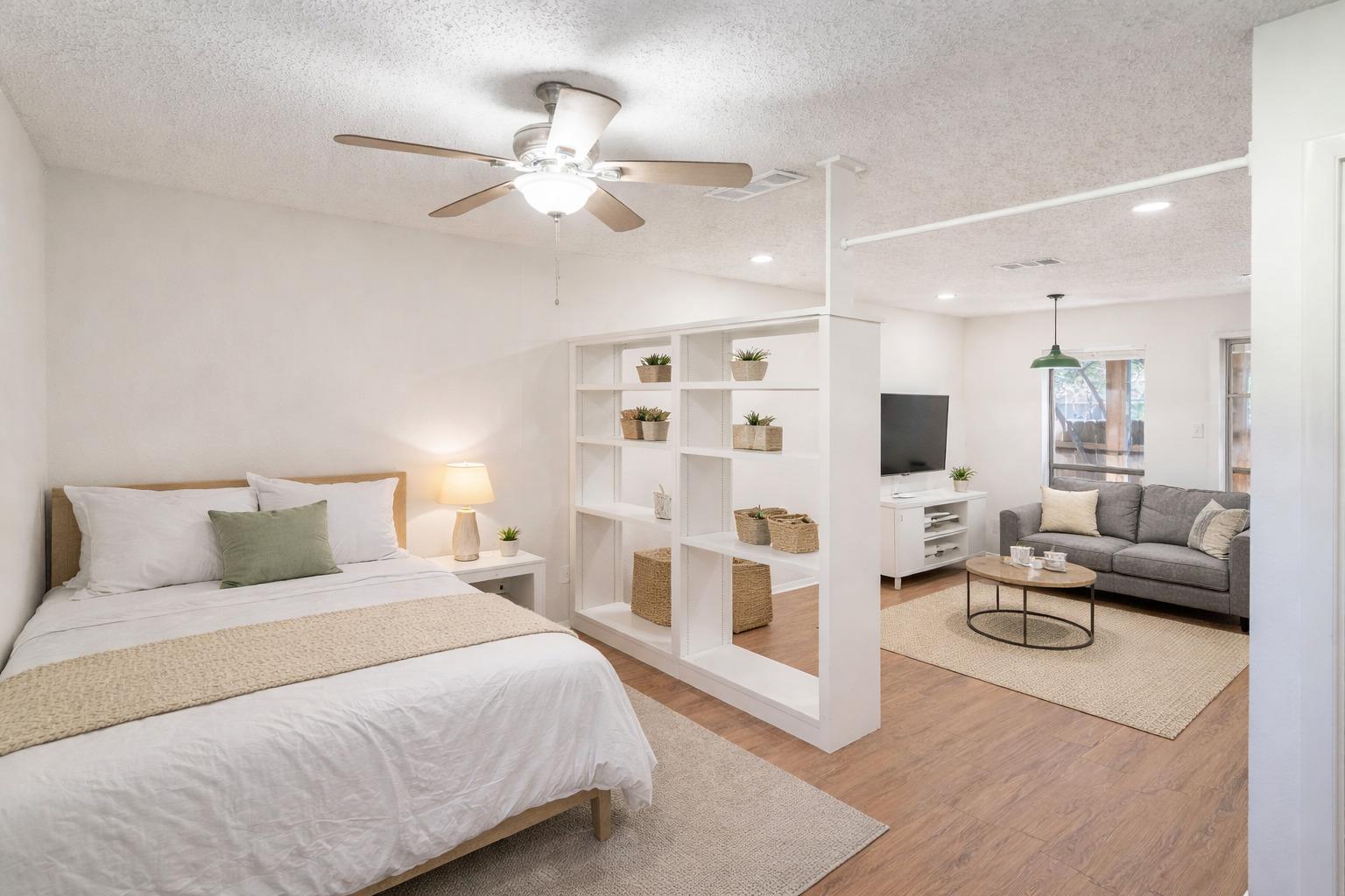 Listing photo 1 of 4701  Red River St  #102
