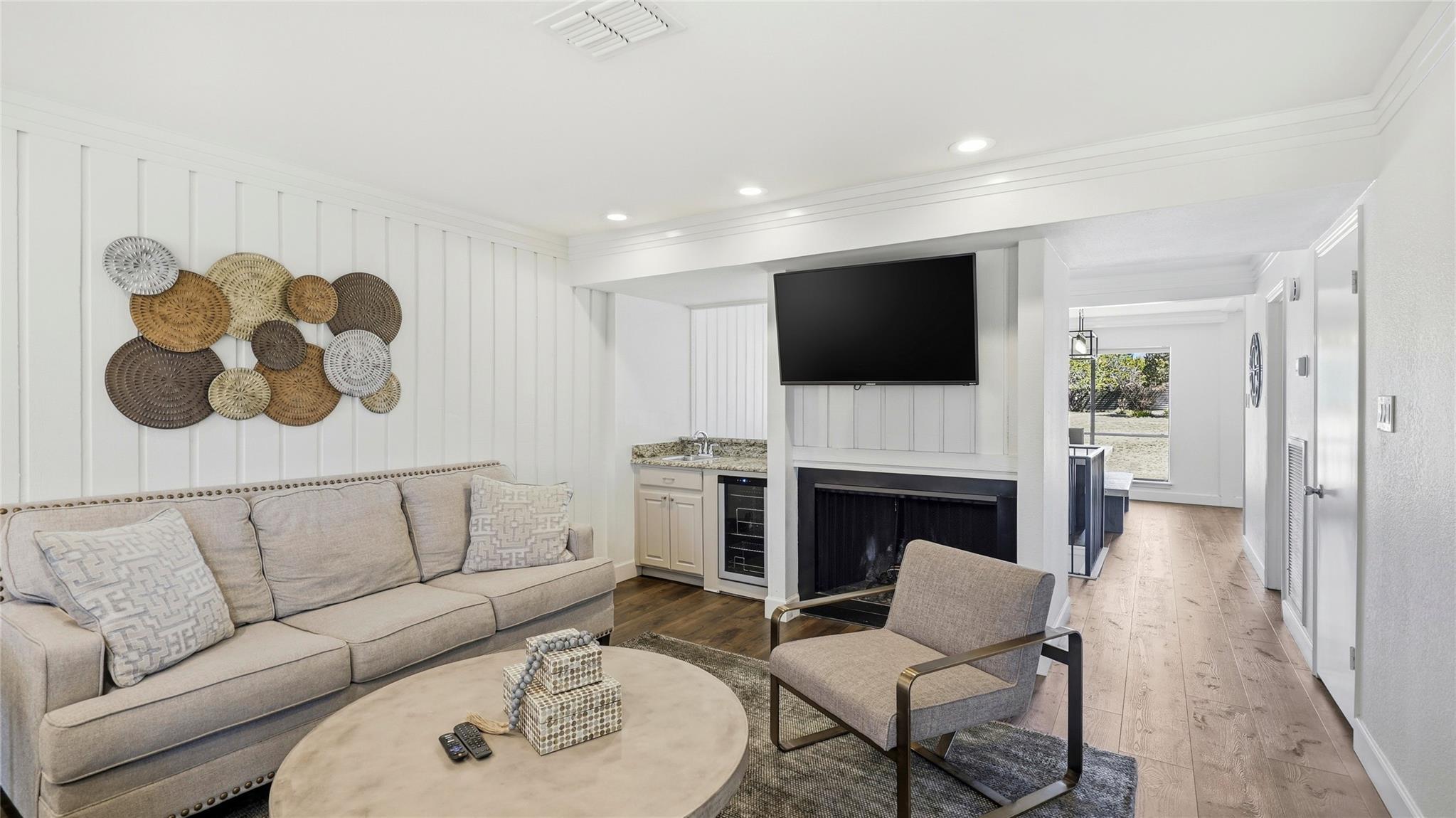 Listing photo 1 of 133  World Of Tennis Sq