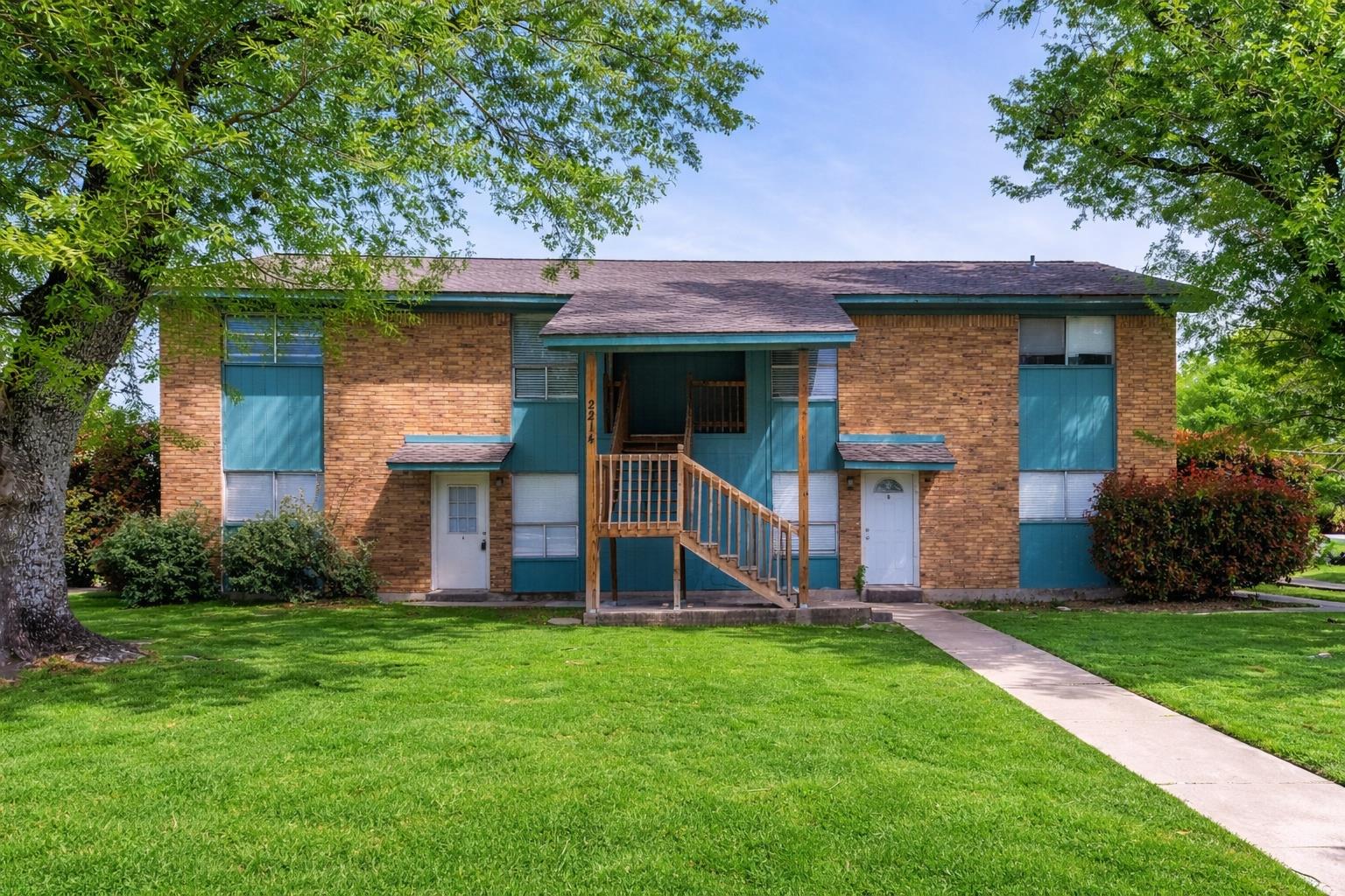 Listing photo 1 of 2214  Saulsbury Dr