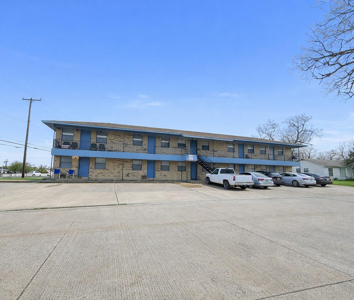 Listing photo 1 of 1706 W Cameron Ave