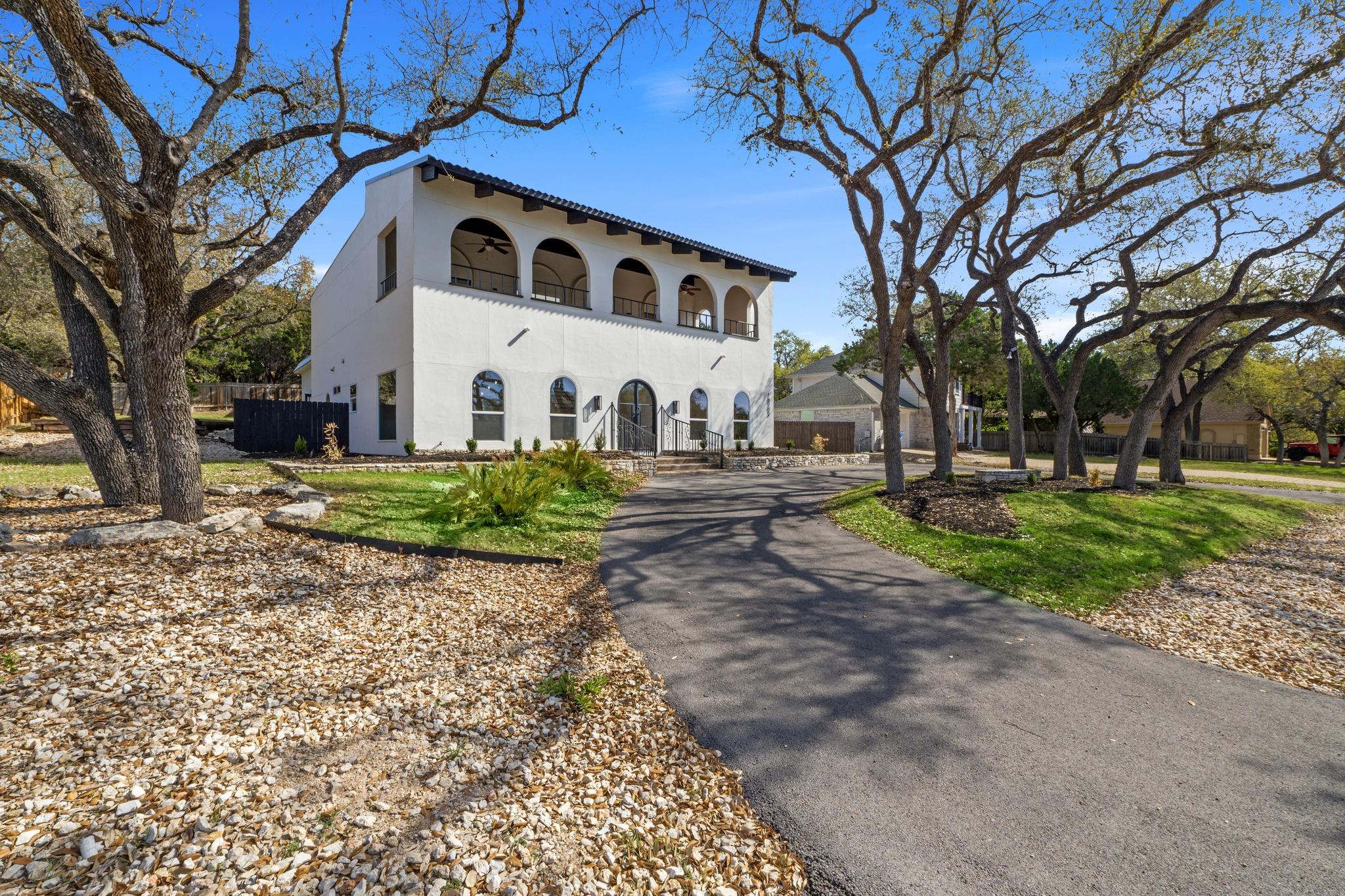 Ảnh nhà đang rao bán 1 của 18702  Lakeland Dr