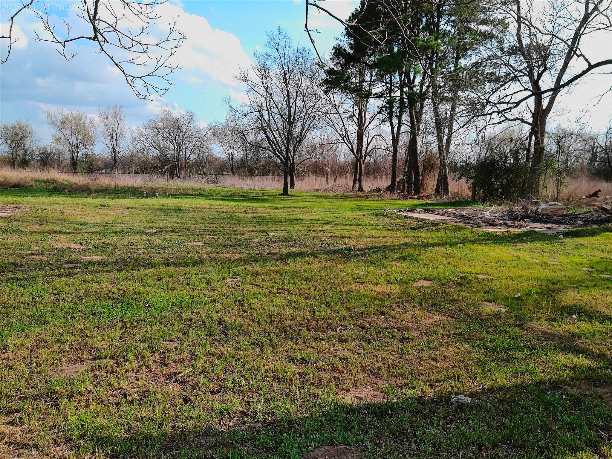 Listing photo 1 of 1304 E Cameron Ave