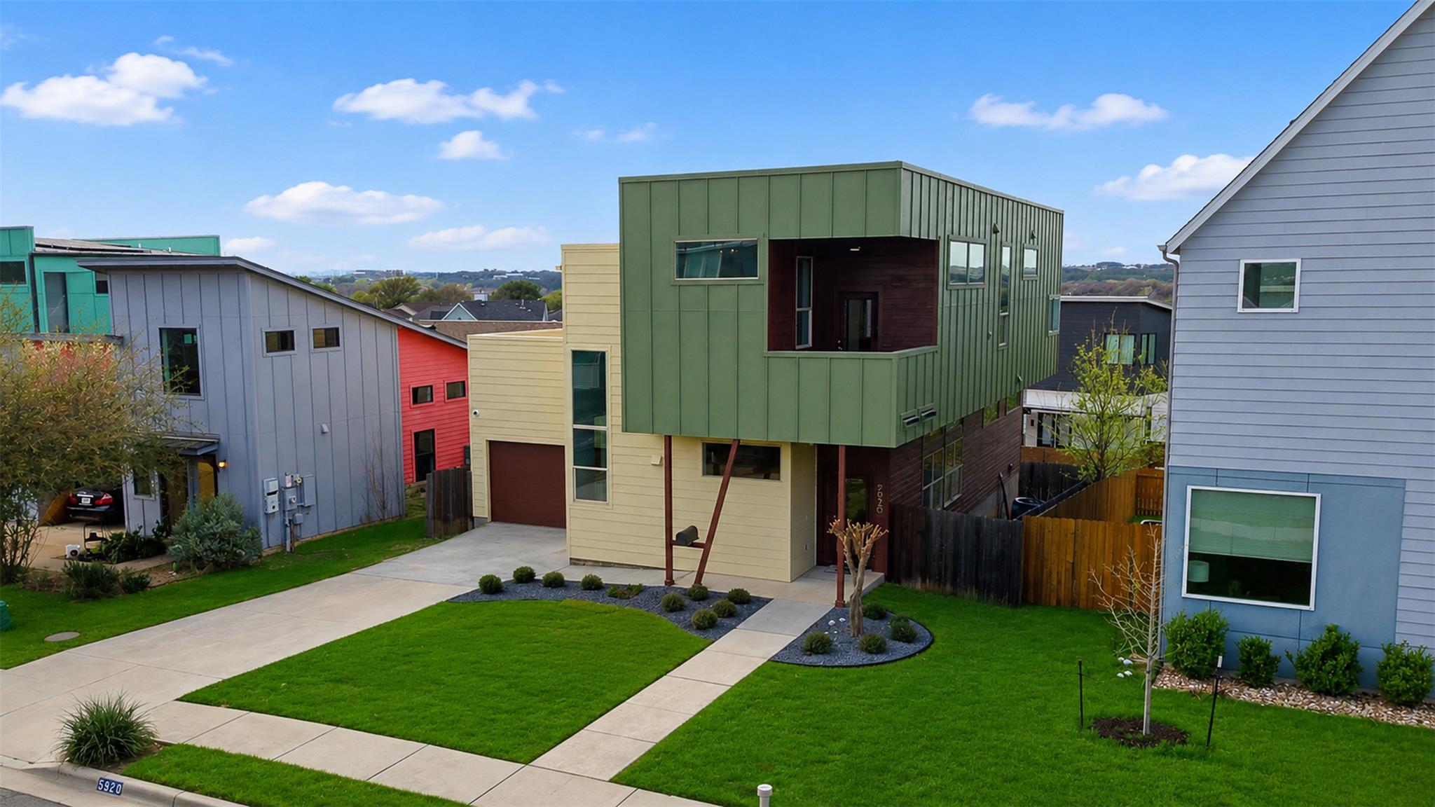 Listing photo 1 of 5920  Toscana Ave