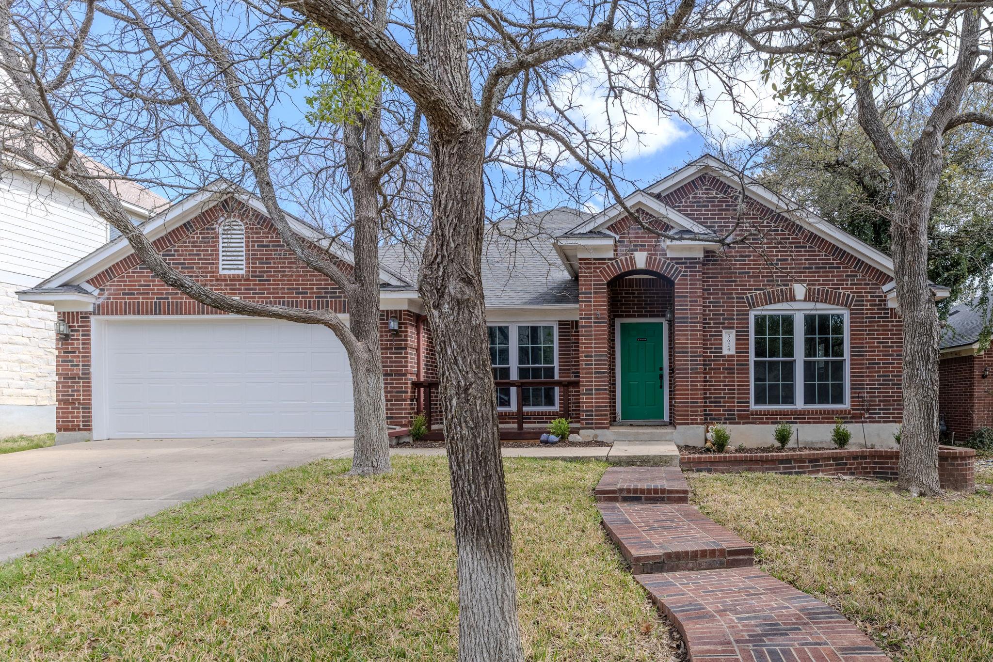 Listing photo 1 of 3624  Flora Vista Loop
