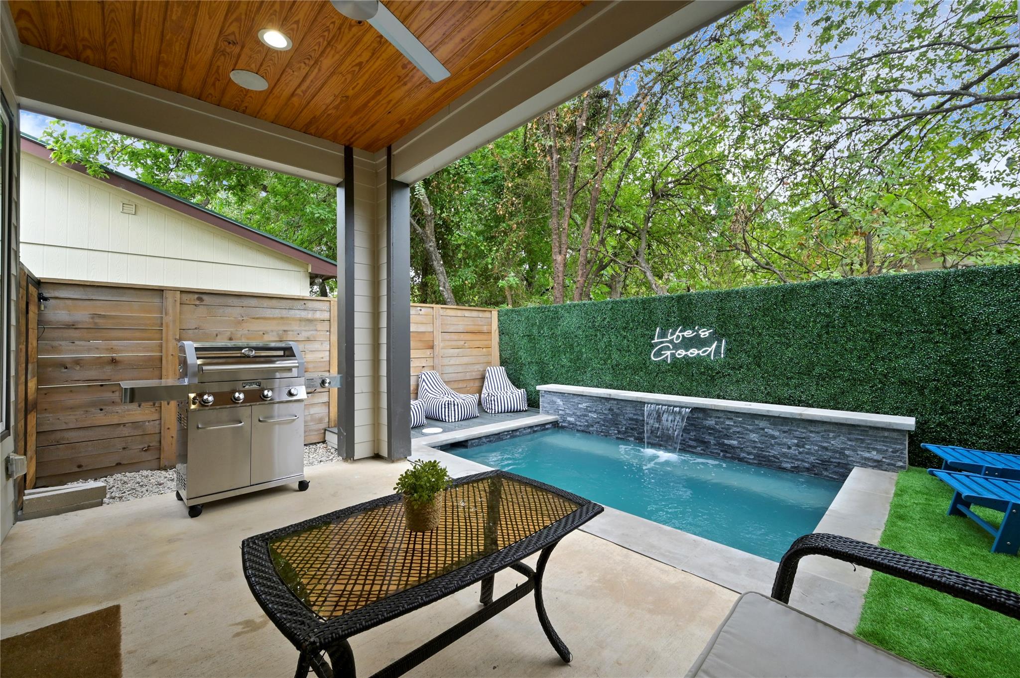 Listing photo 1 of 1310  Comal St