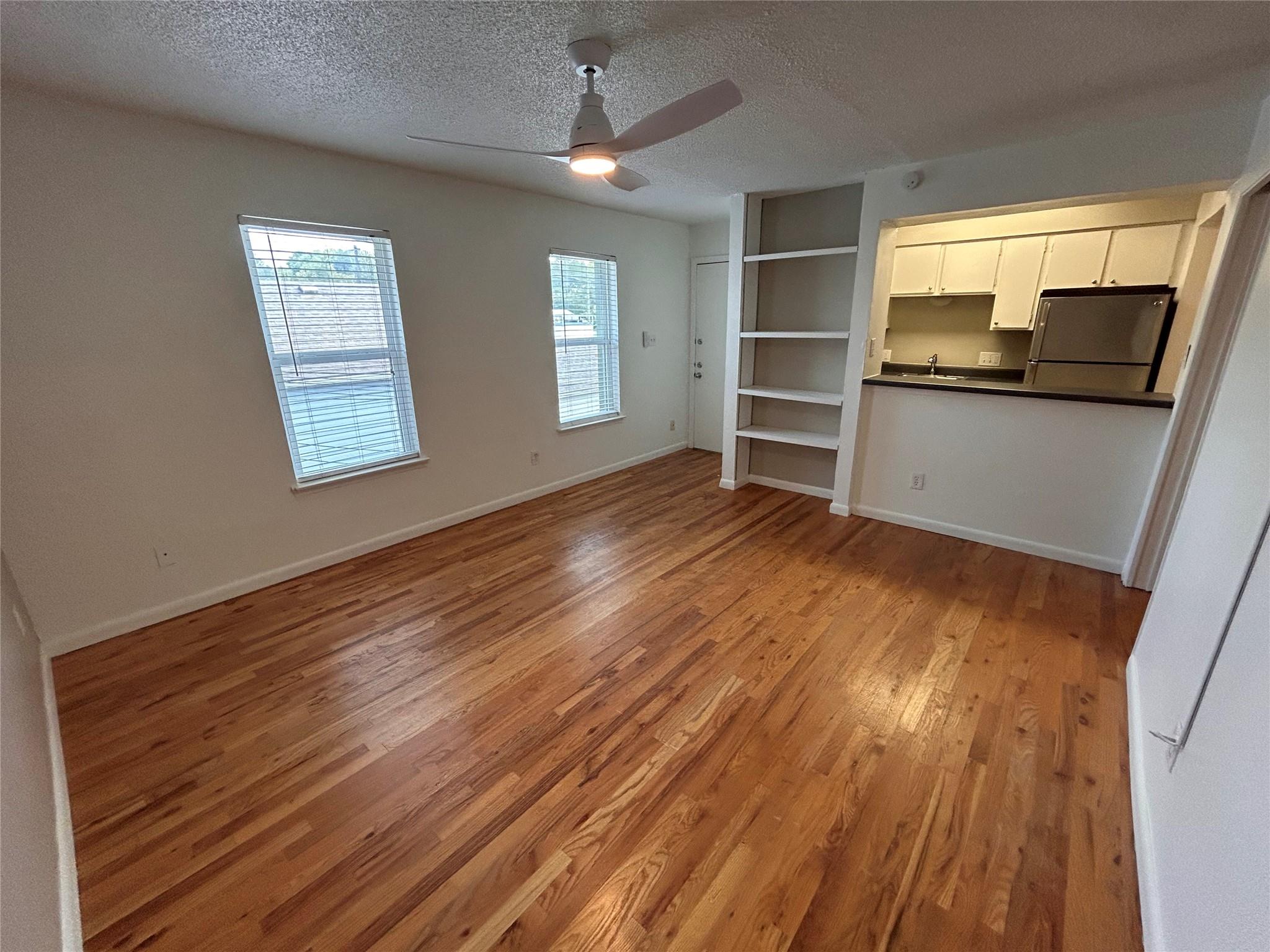 Listing photo 1 of 808  Winflo Dr  #210
