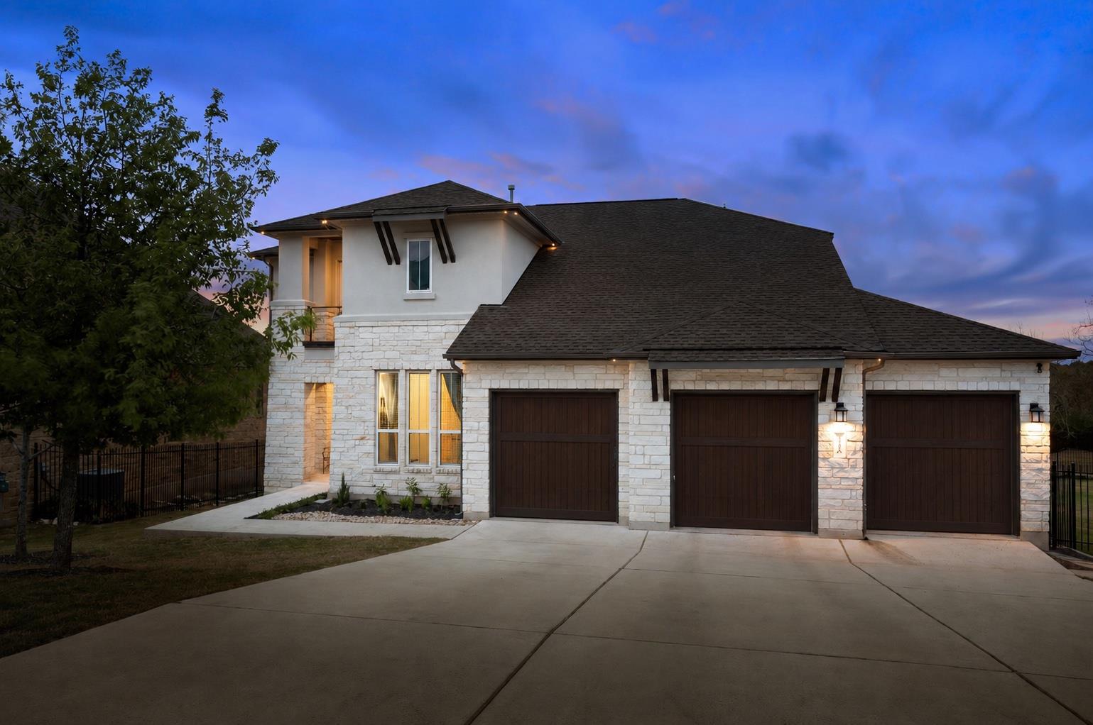 Listing photo 1 of 330  Cistern Way