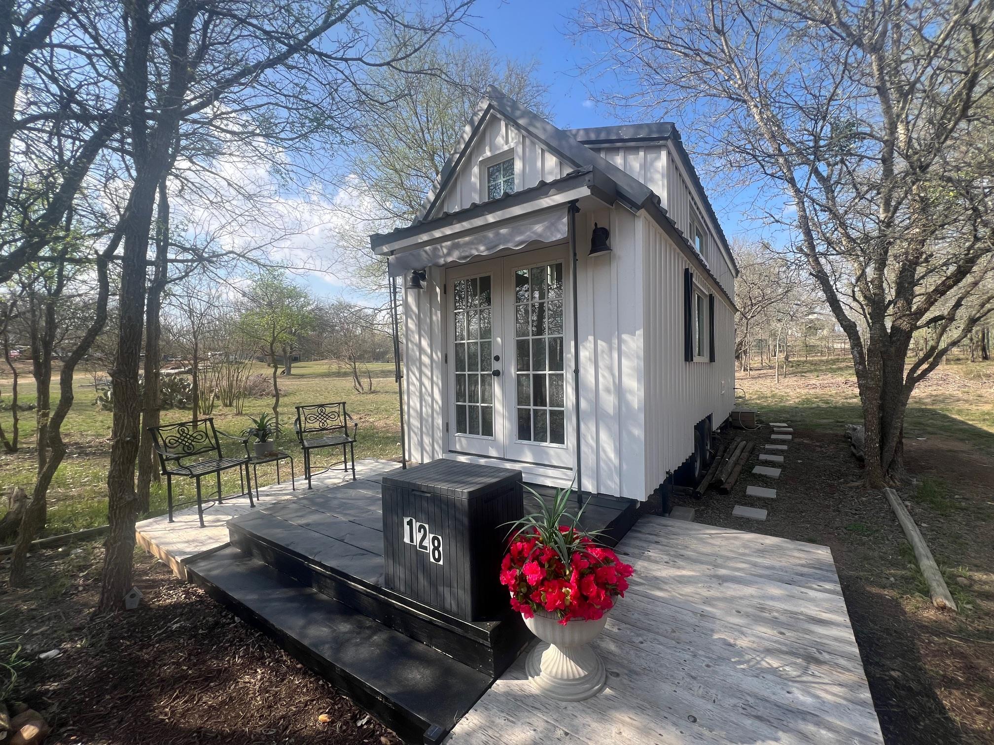 Listing photo 1 of 128  Arrowhead Ct  #A