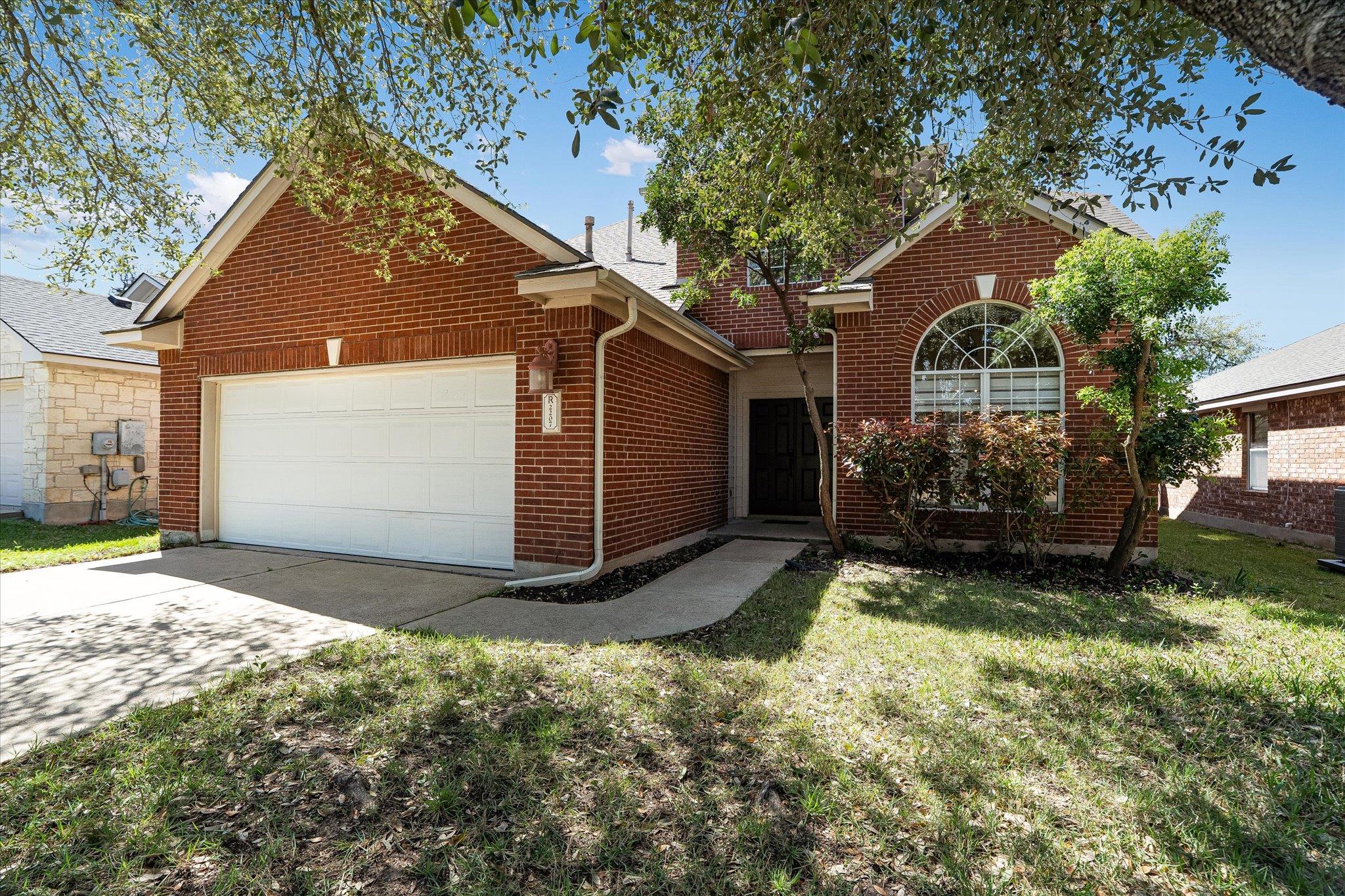 Listing photo 1 of 2207  Clover Ridge Dr