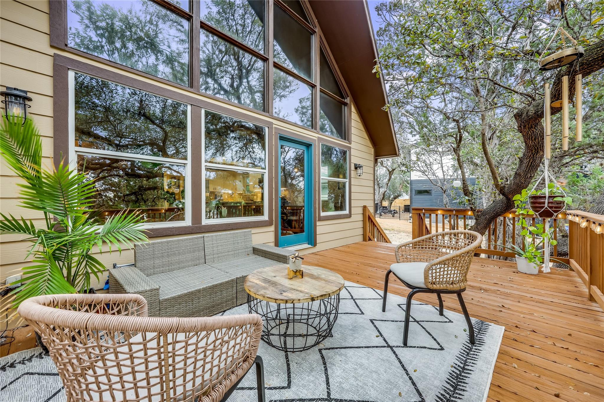 Deck featuring an outdoor hangout area