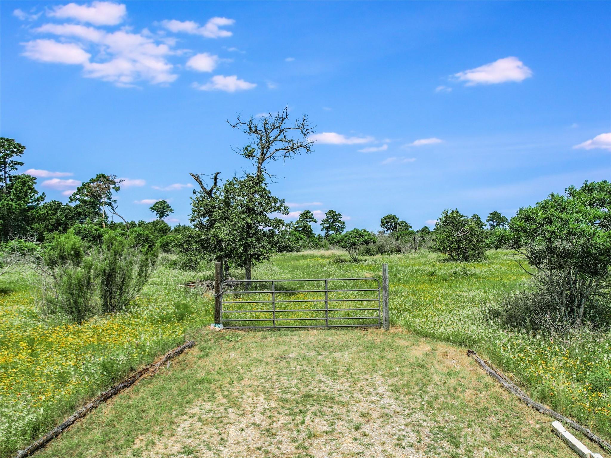 Listing photo 1 of 476  McAllister Rd
