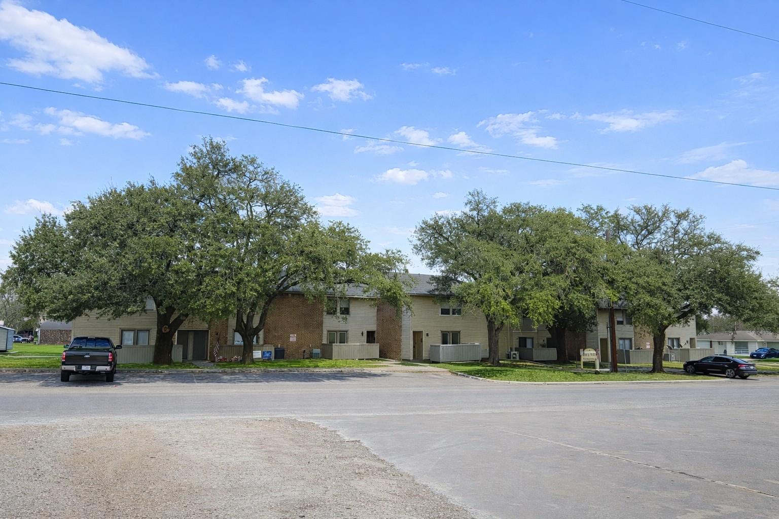 Listing photo 1 of 300  Childress Dr SW
