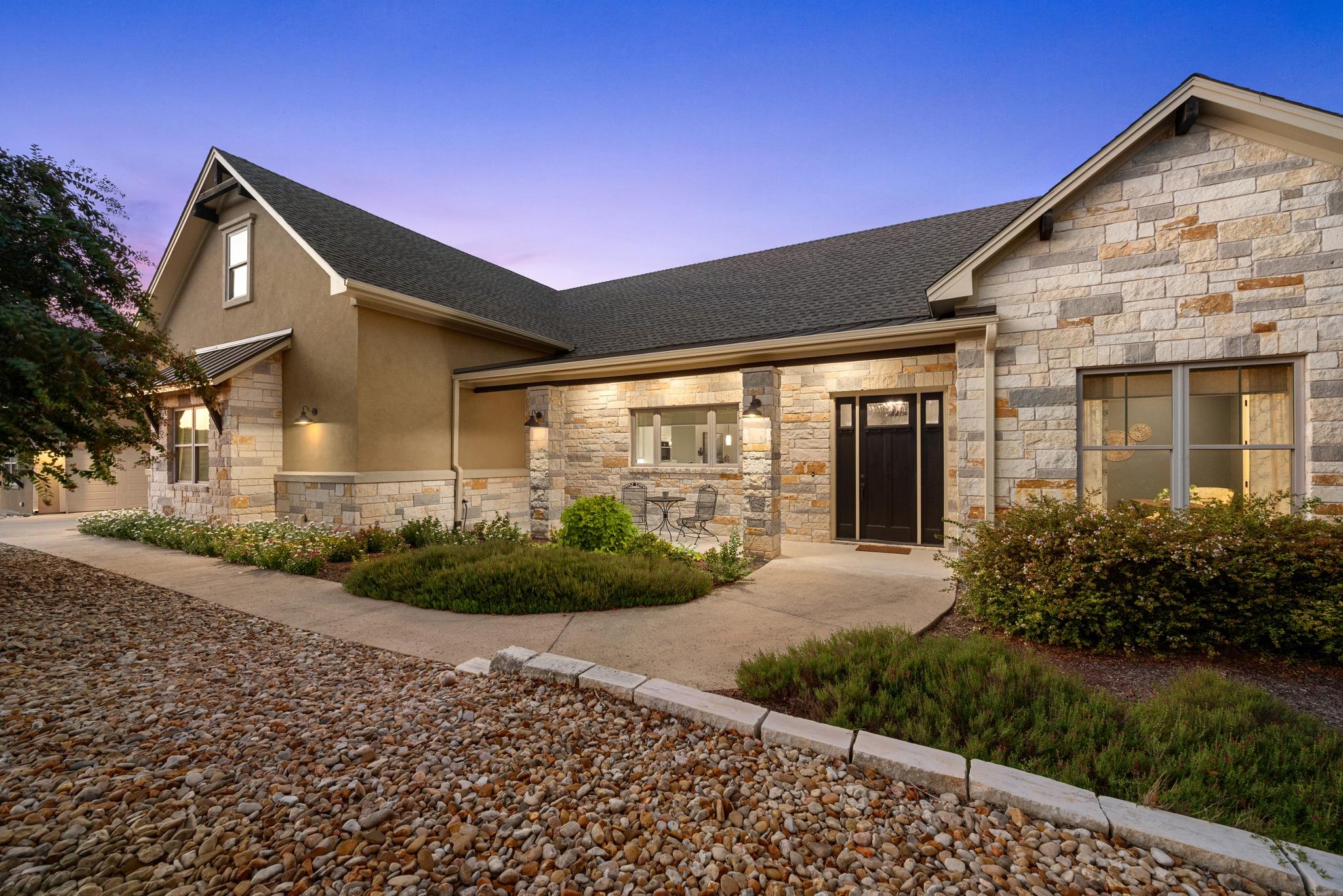 Listing photo 1 of 1001  La Cantera None