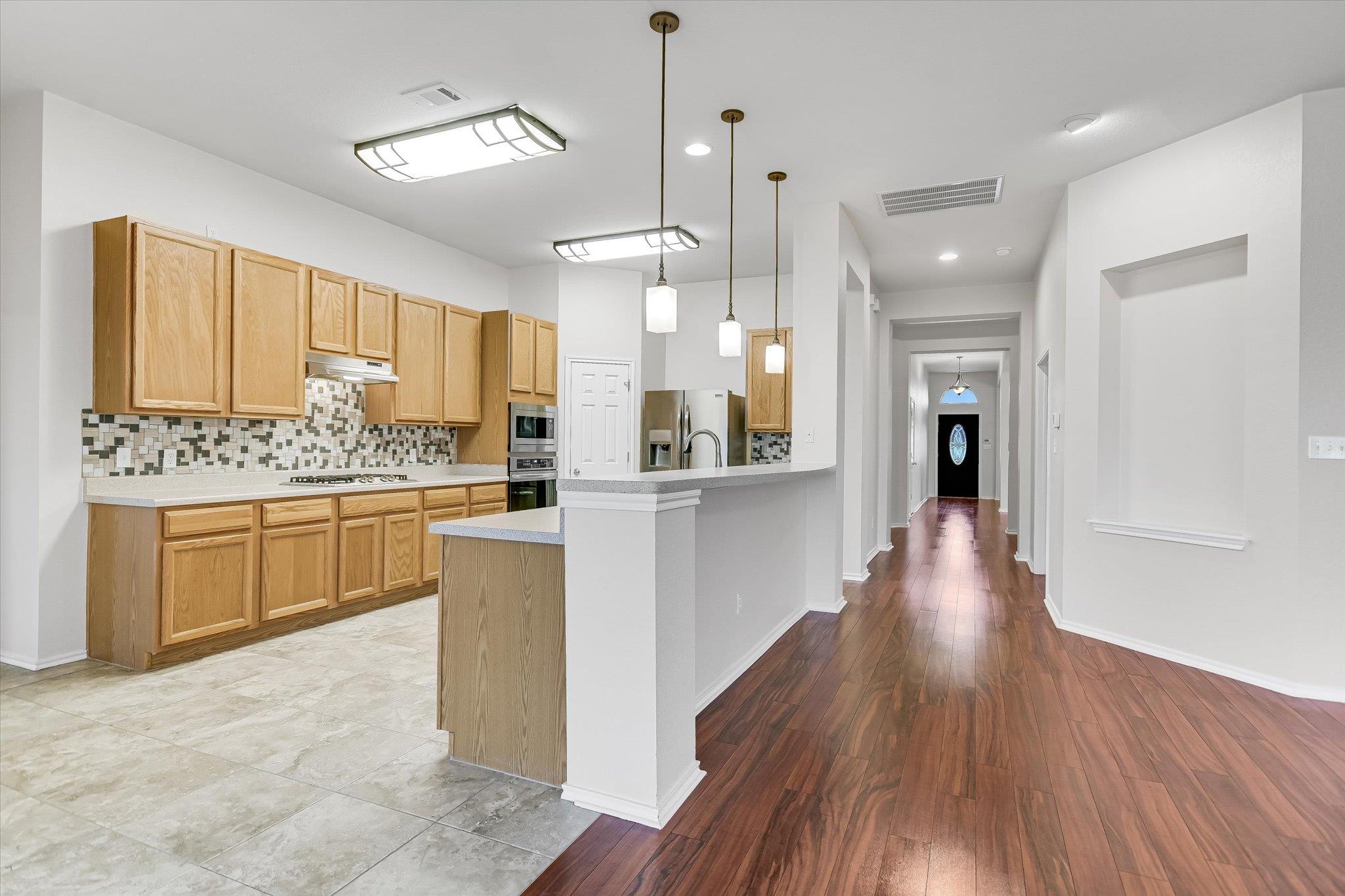 Listing photo 1 of 802  Sykes Ct