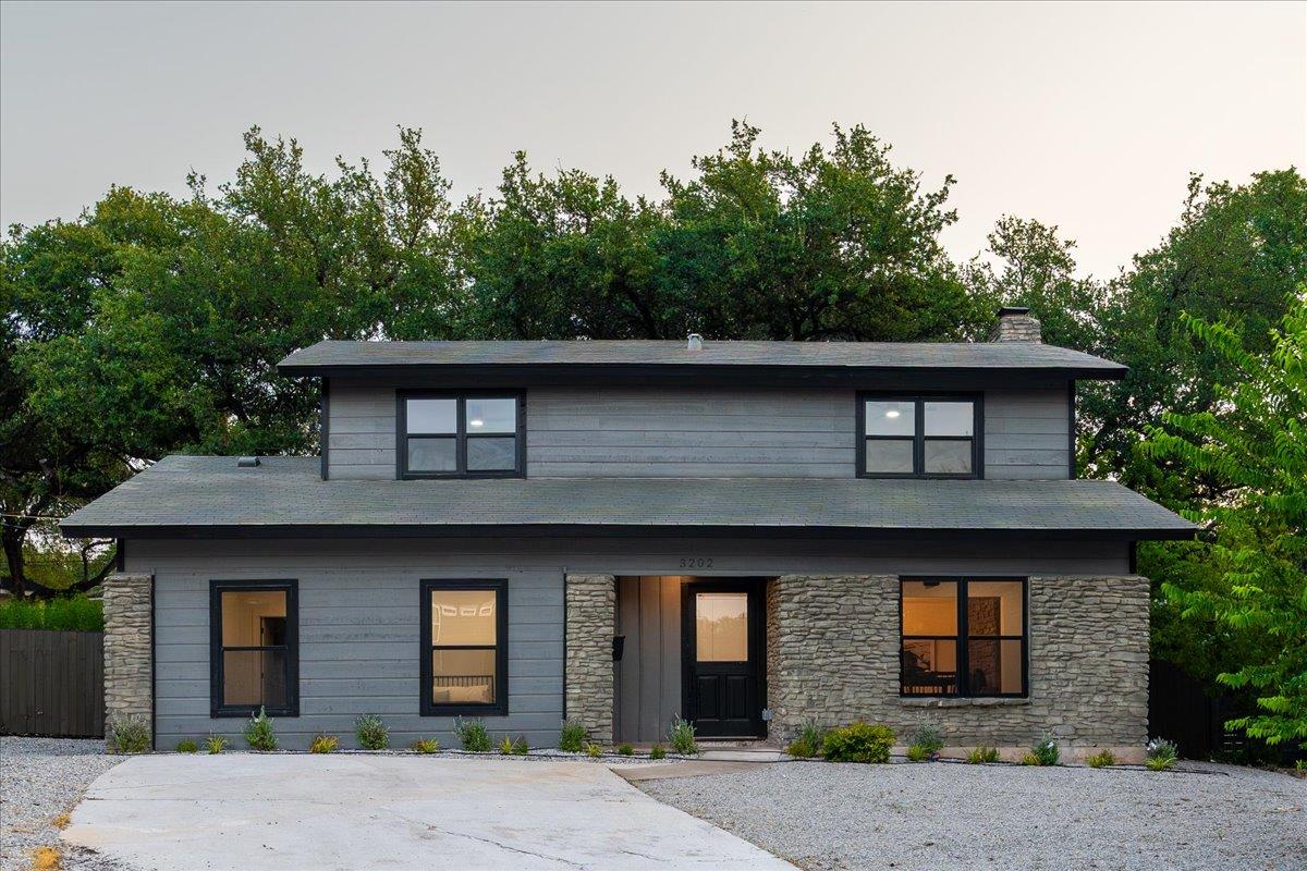 Listing photo 1 of 3202  Overcup Oak Dr