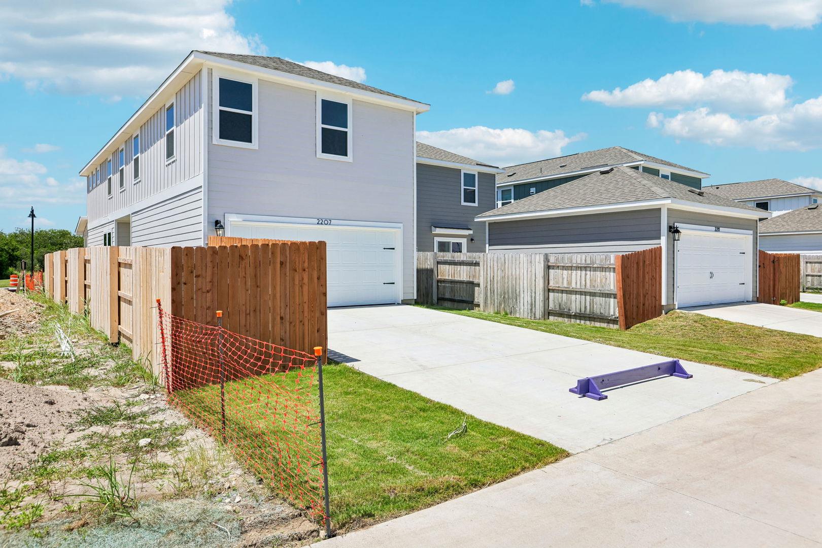 Listing photo 1 of 2207  Oscar Eli Pl