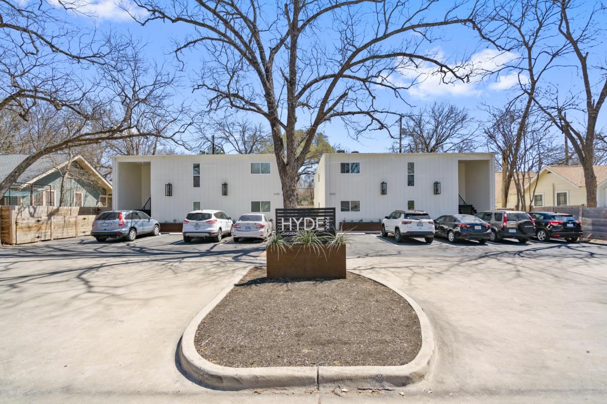 Listing photo 1 of 4103  Speedway None  #105
