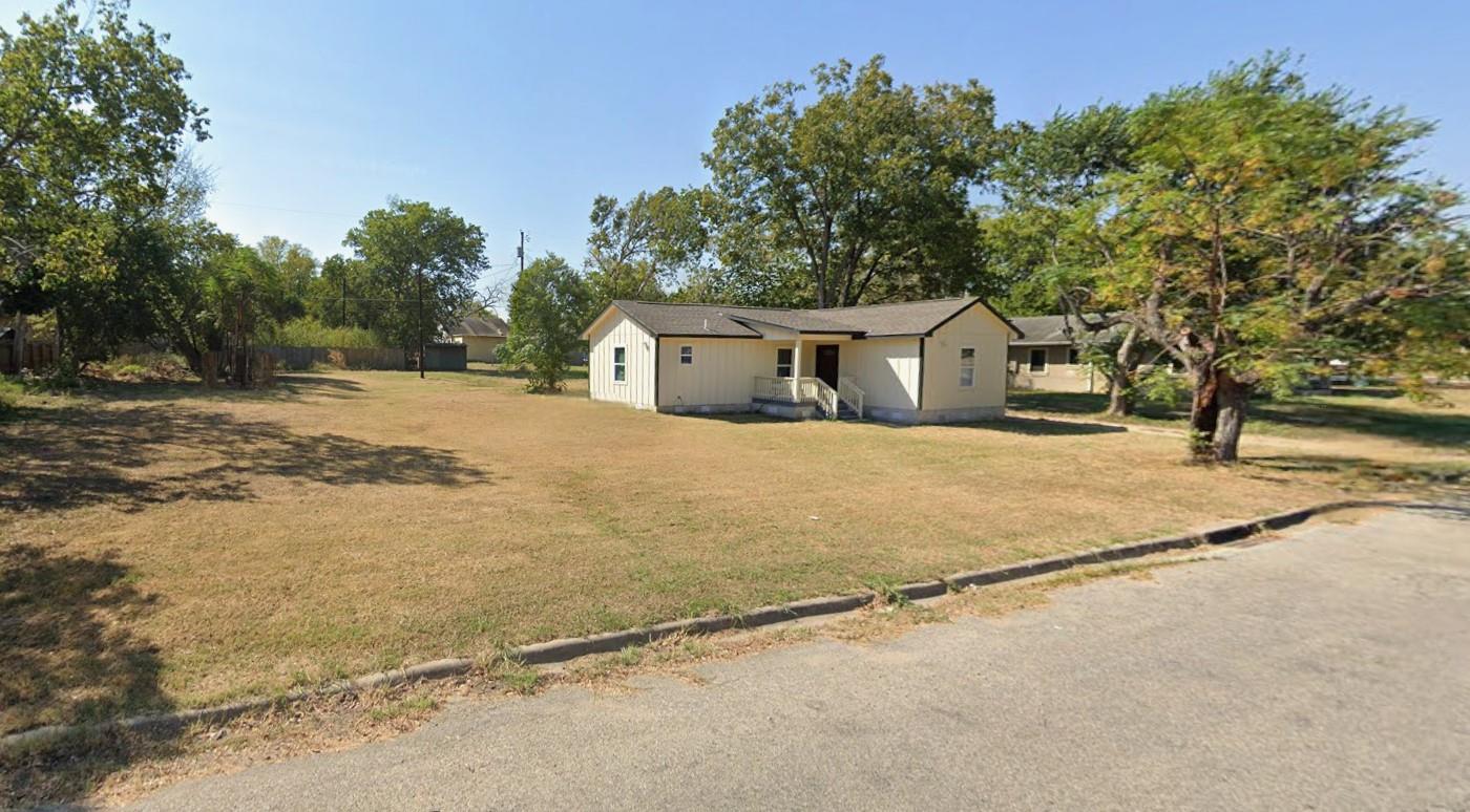 Ranch-style home featuring a front yard