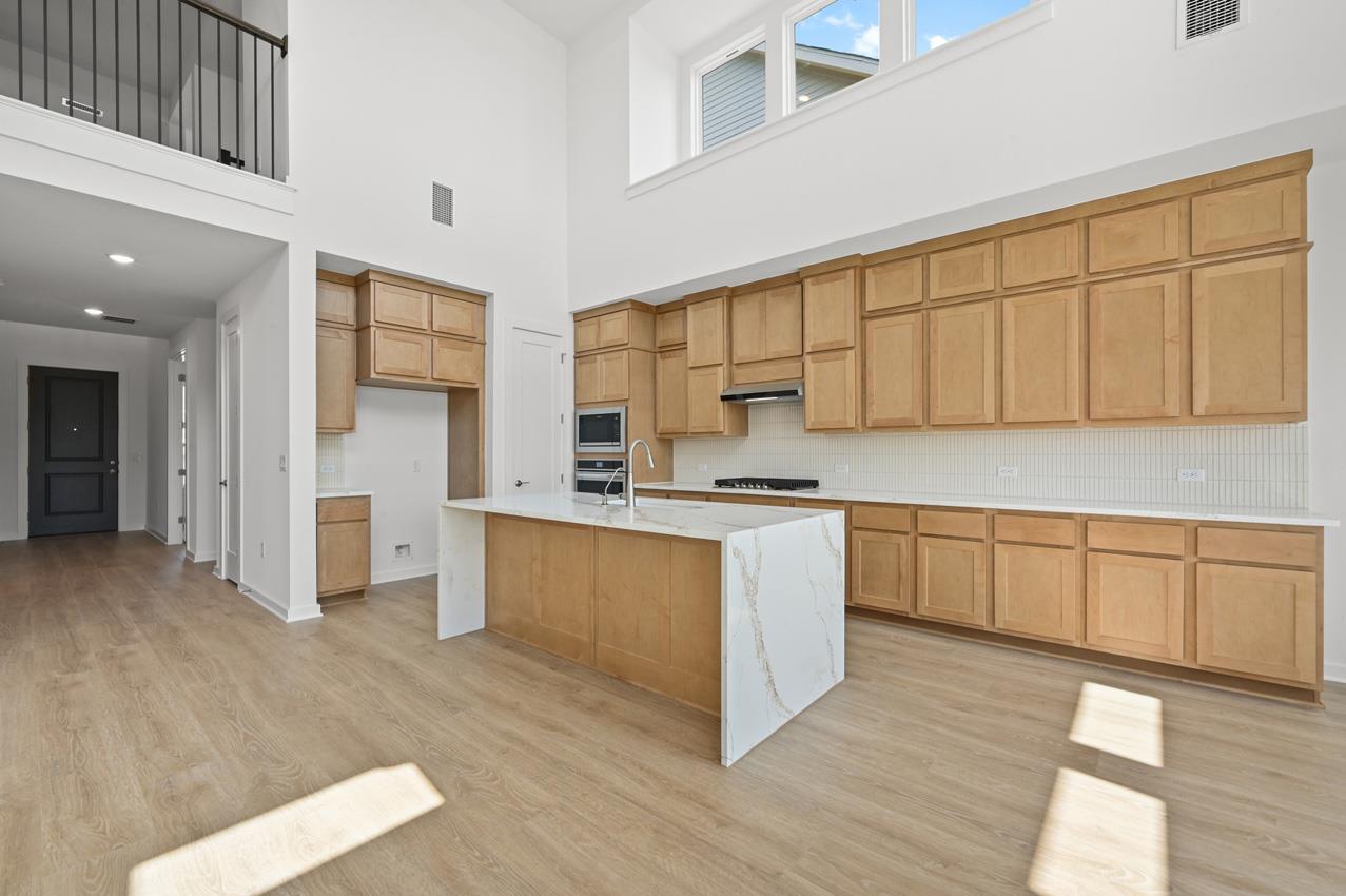 Listing photo 1 of 6313  McMurtry St