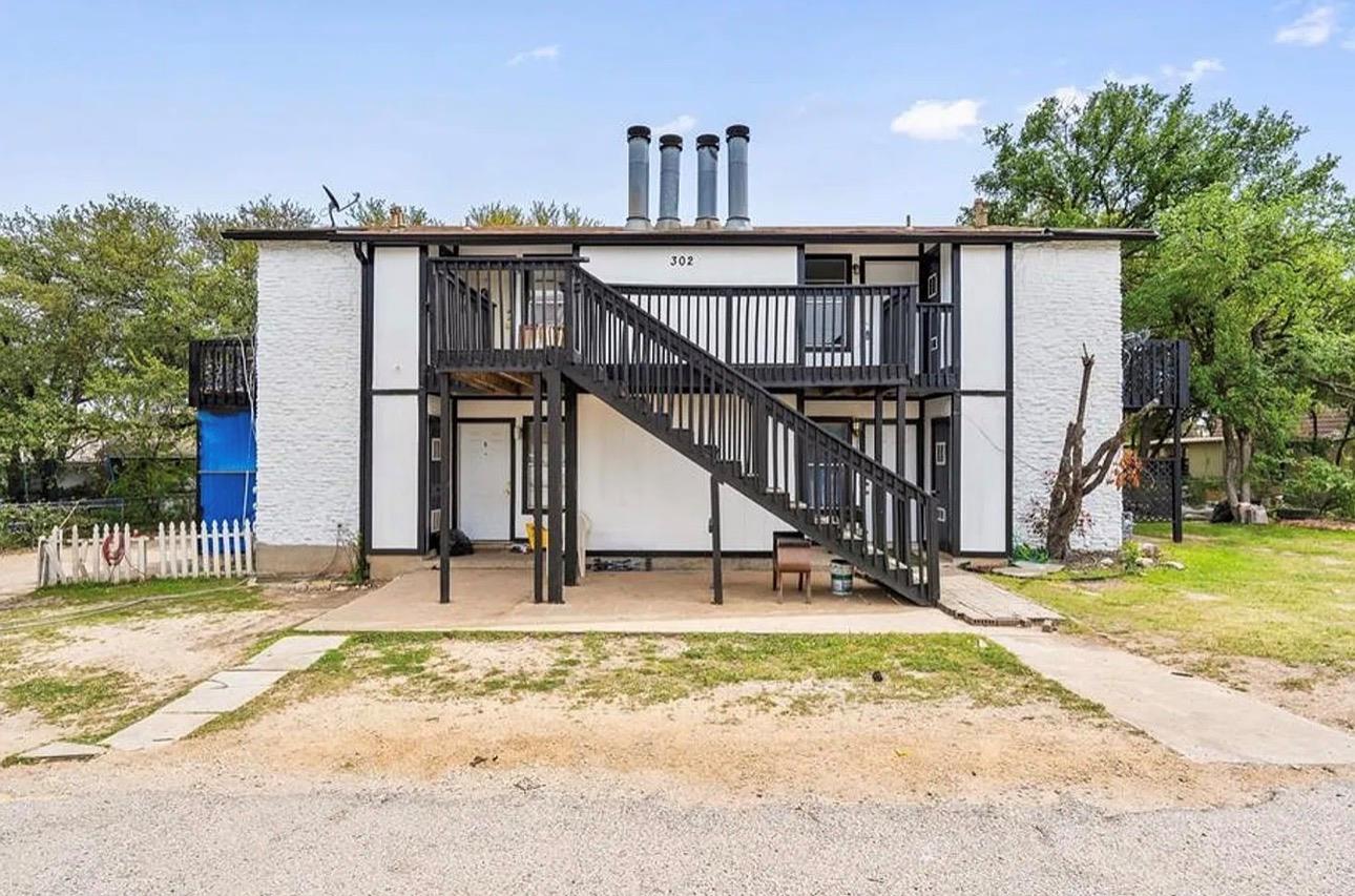 Listing photo 1 of 302  Hedgewood Dr