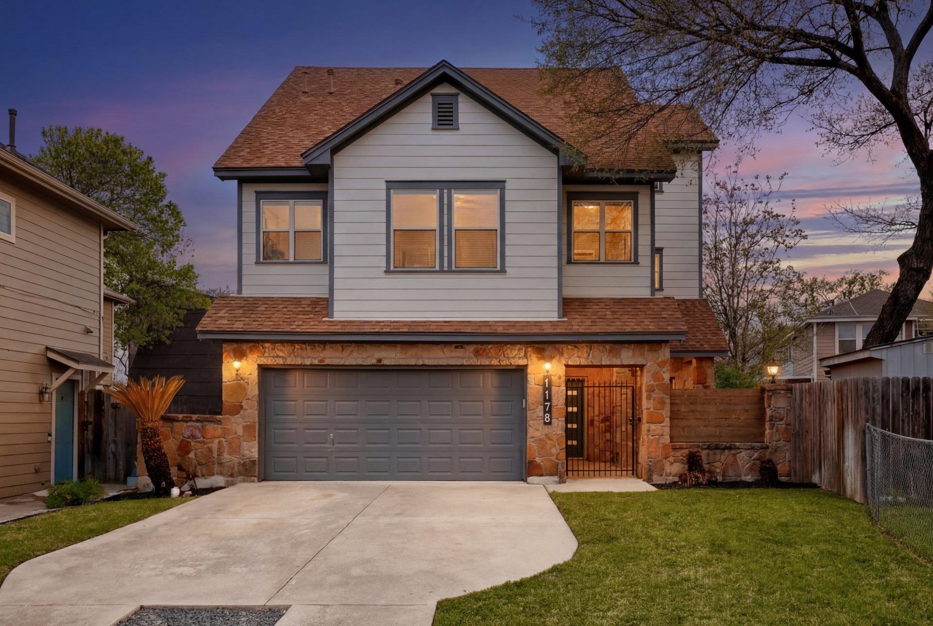 Listing photo 1 of 1178  Bedford St