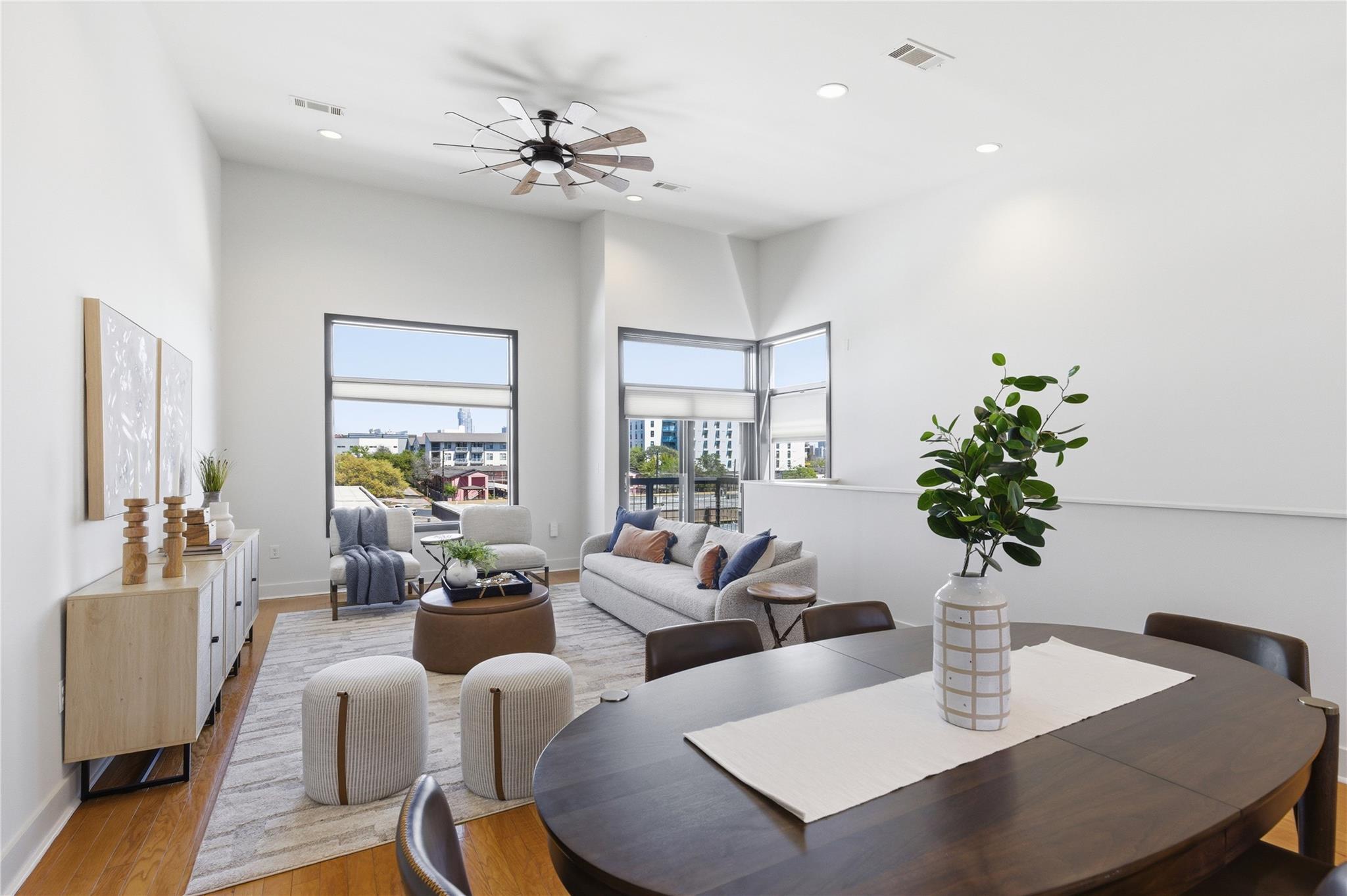 Foto de la propiedad en venta 1 de 1702 S Lamar Blvd  #12