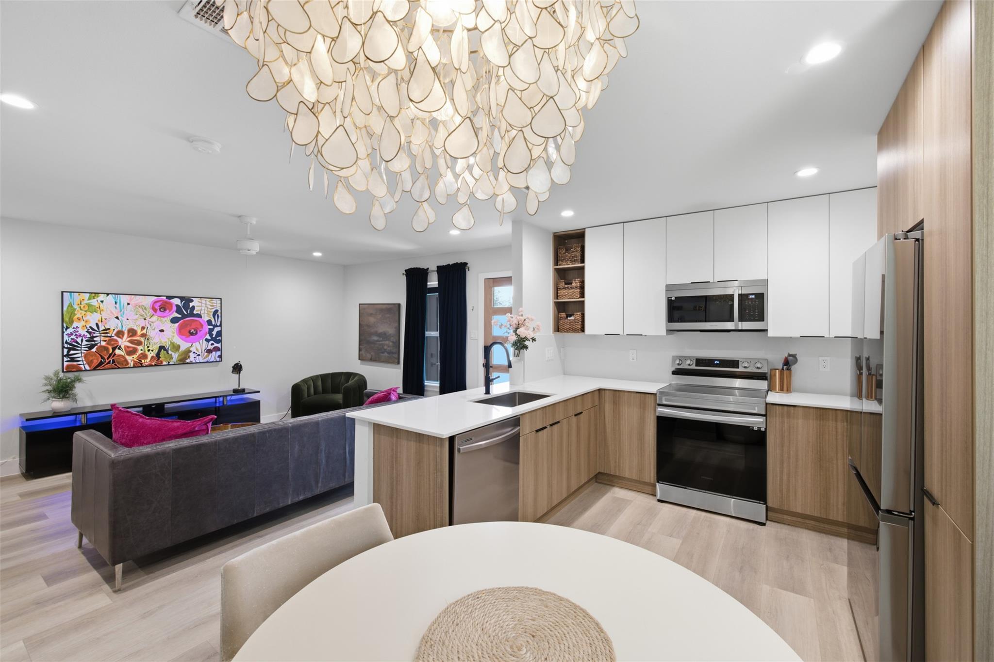 Listing photo 1 of 5304  Saint Georges Grn  #A