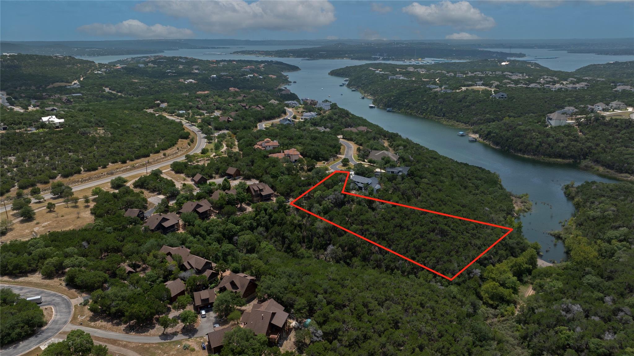 A sprawling lot offers direct waterfront access a