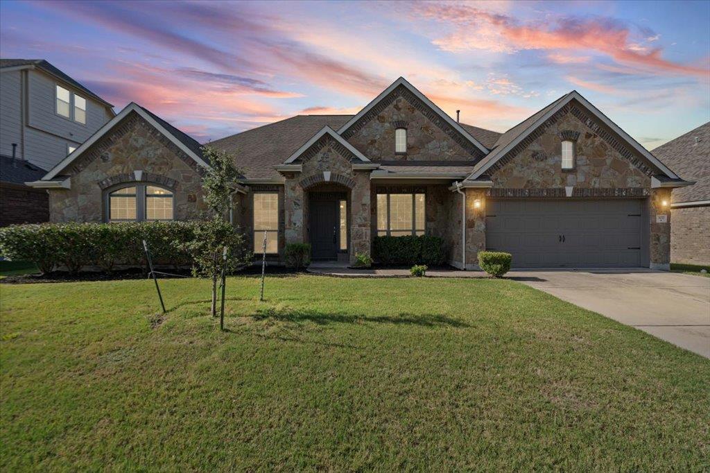 Listing photo 1 of 3217  Falconers Way