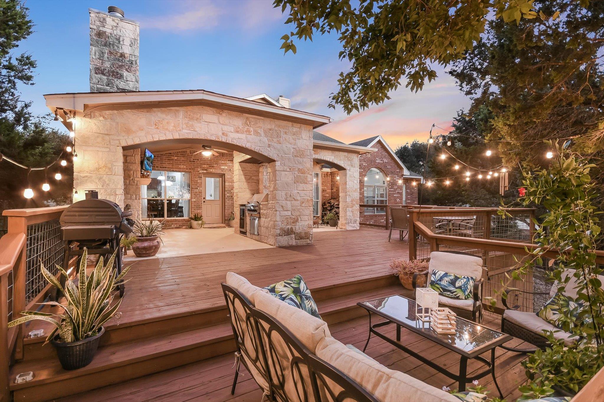 Listing photo 1 of 300  Wesley Ridge Dr