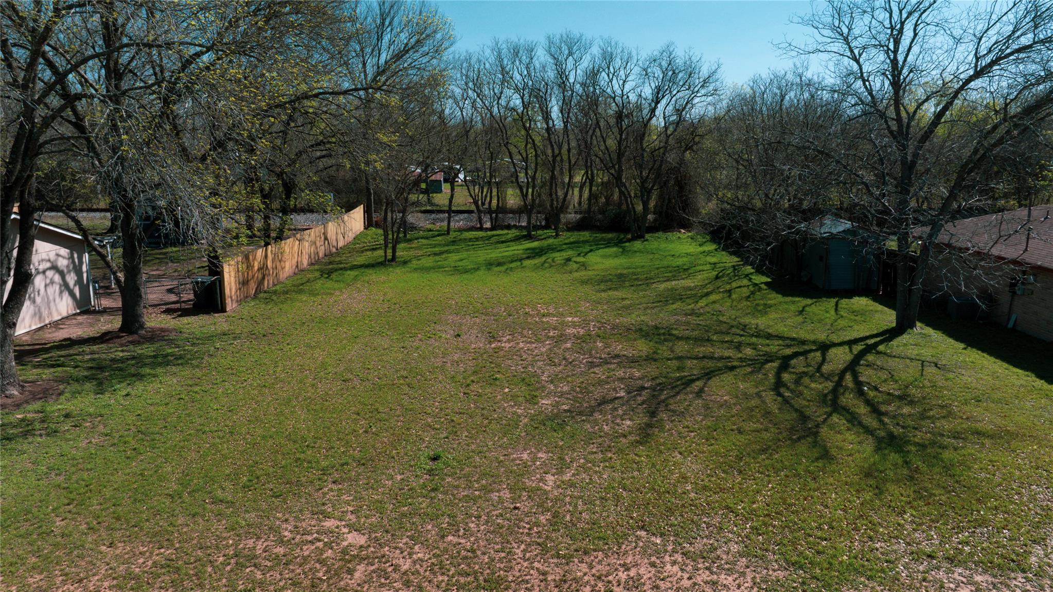 Listing photo 1 of 411  Persimmon St