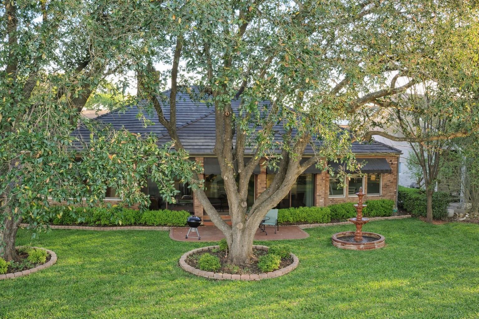 Listing photo 1 of 10904  Legends Ln