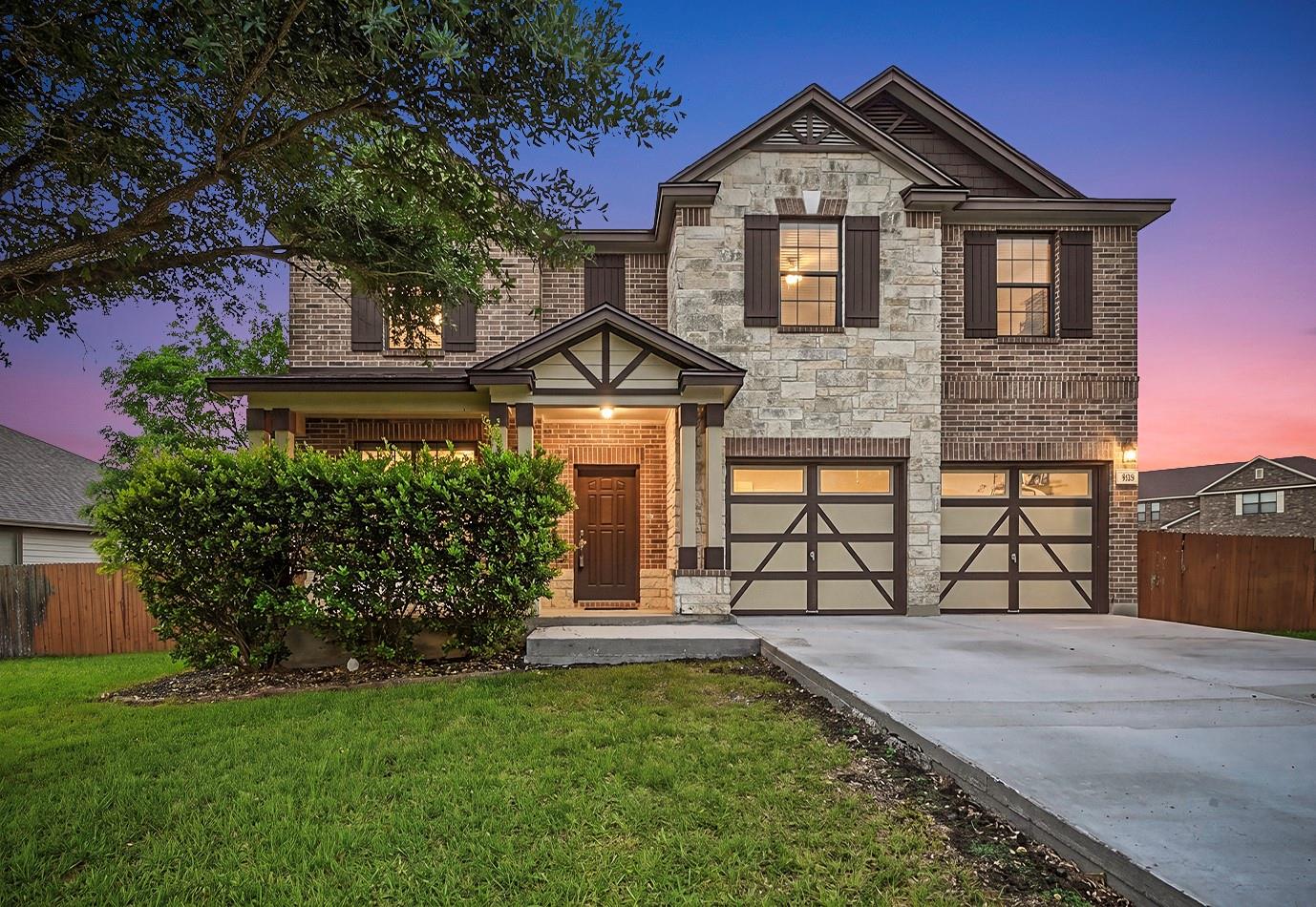 Listing photo 1 of 380  Apricot Dr