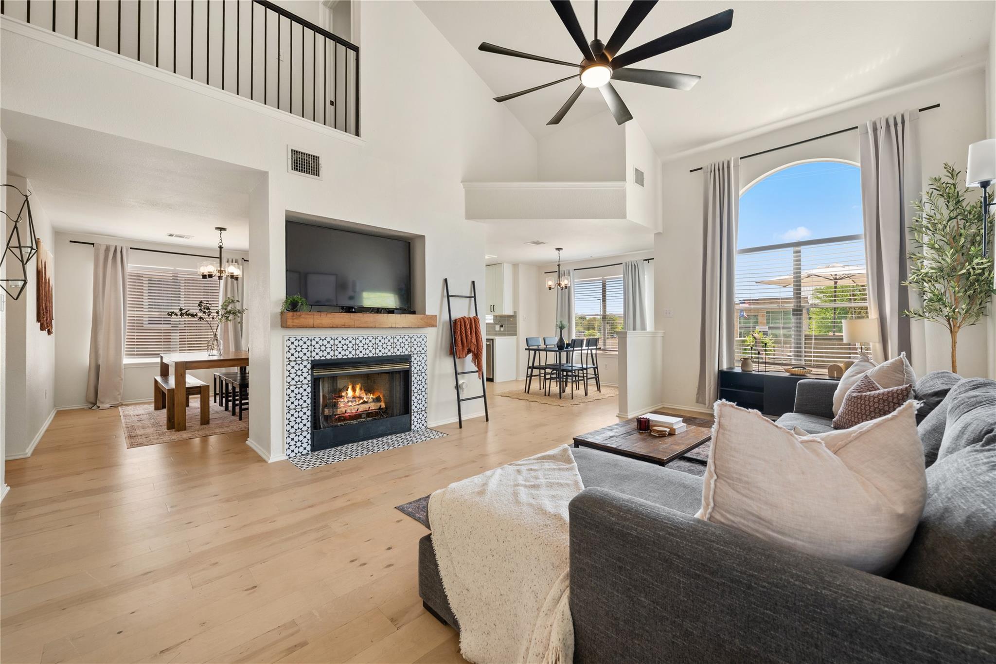 Listing photo 1 of 9257  Vigen Cir