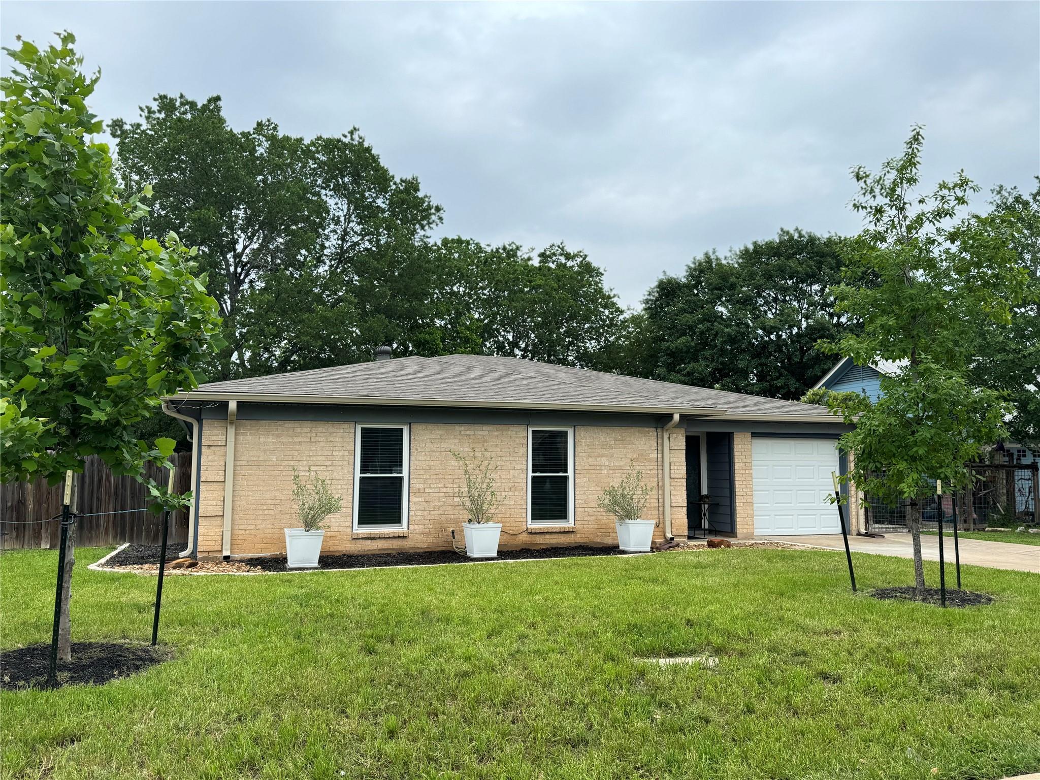 Listing photo 1 of 504  Heartwood Dr