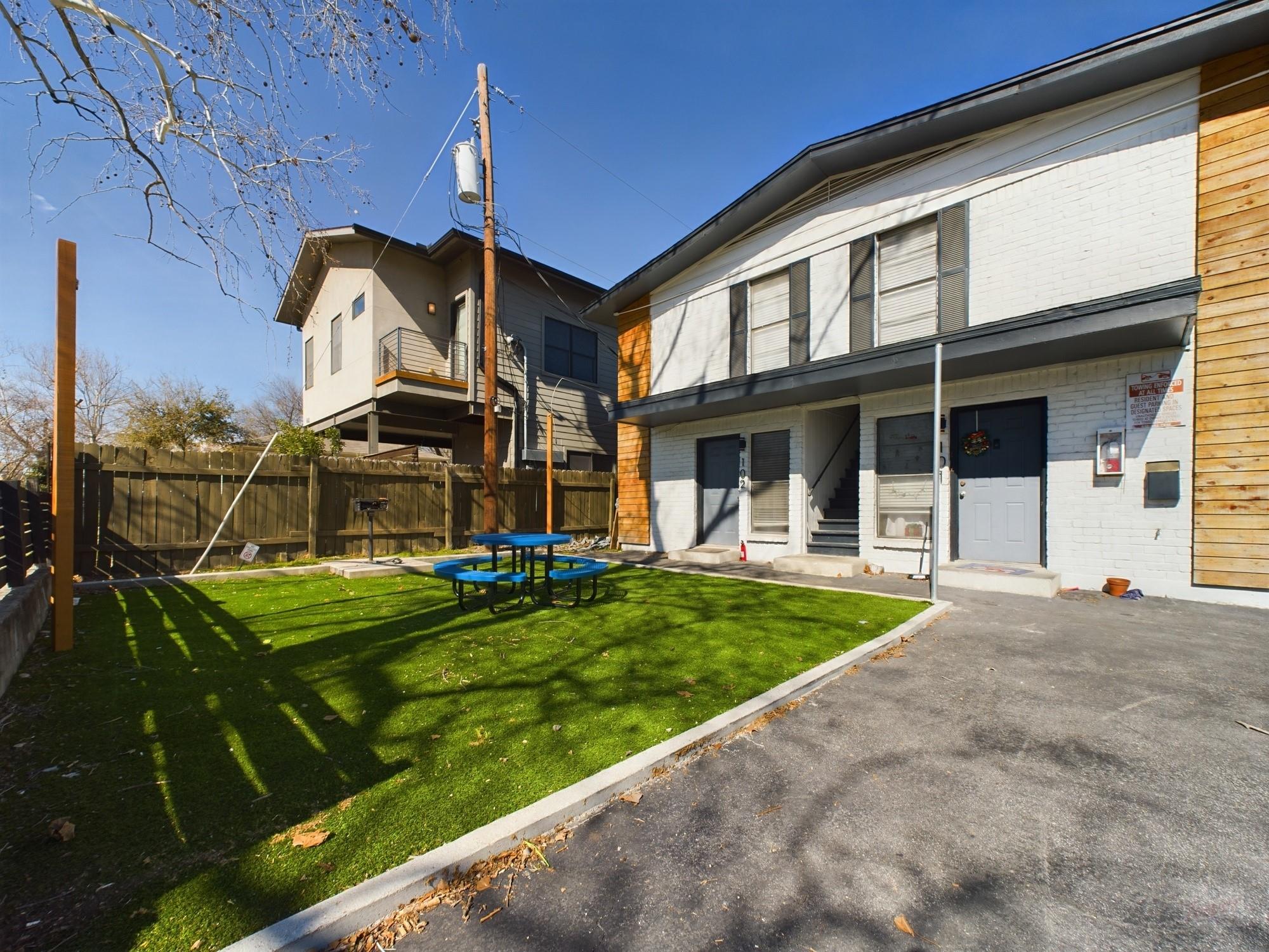 Ảnh nhà đang rao bán 1 của 5300  Guadalupe St  #6206