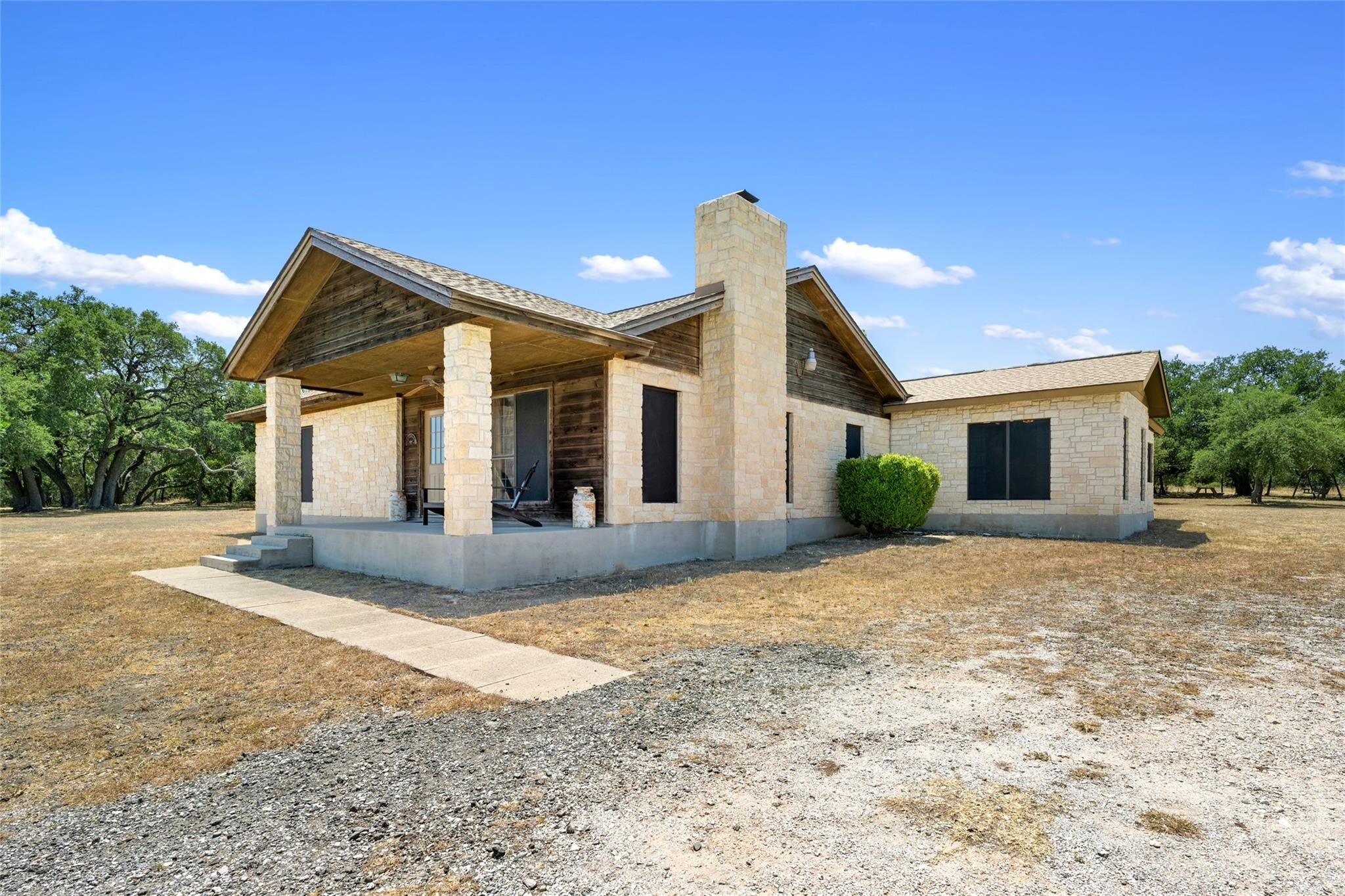 Listing photo 1 of 120  Craigen Rd