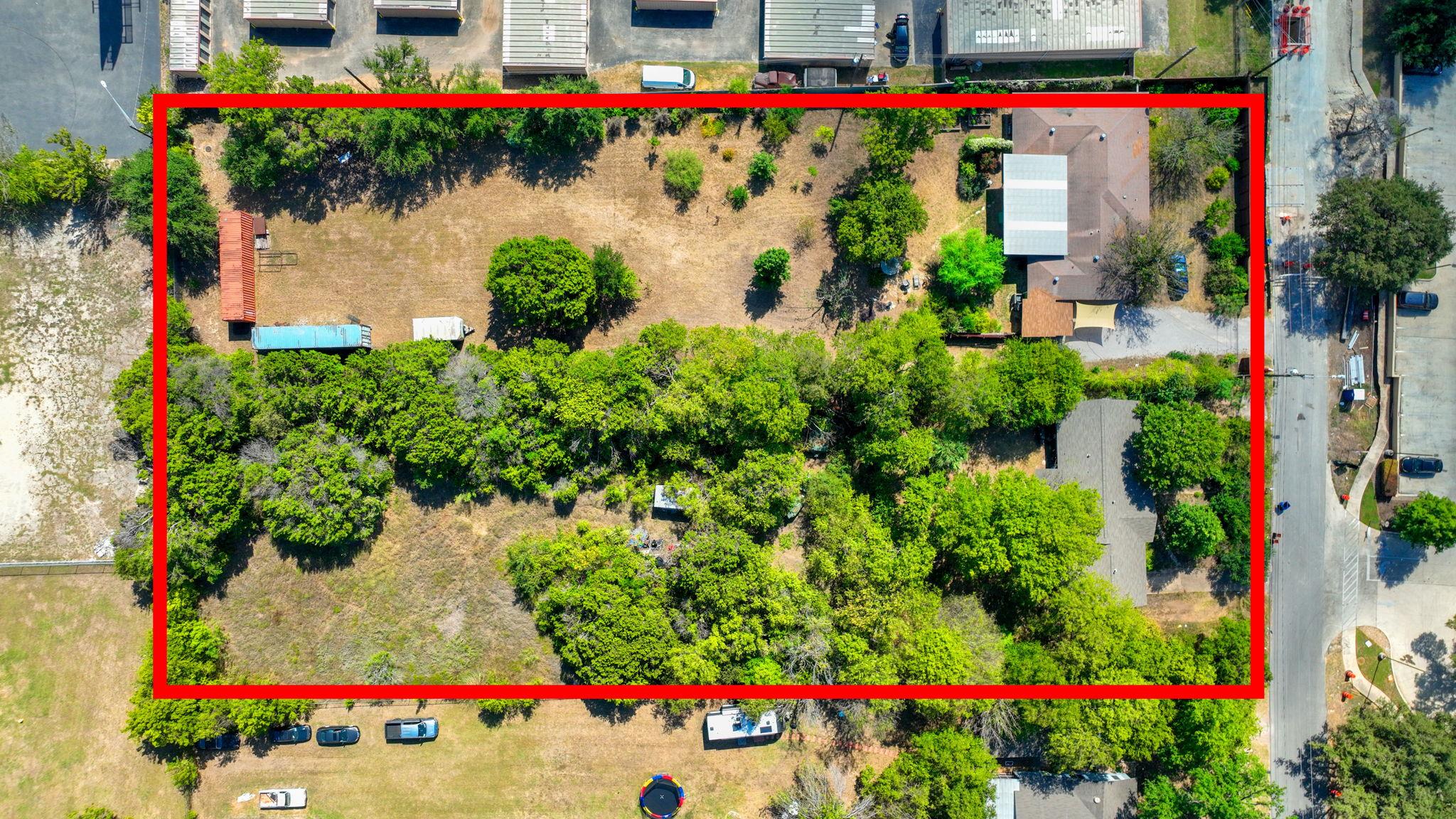 Listing photo 1 of 700 & 604  Corral Ln