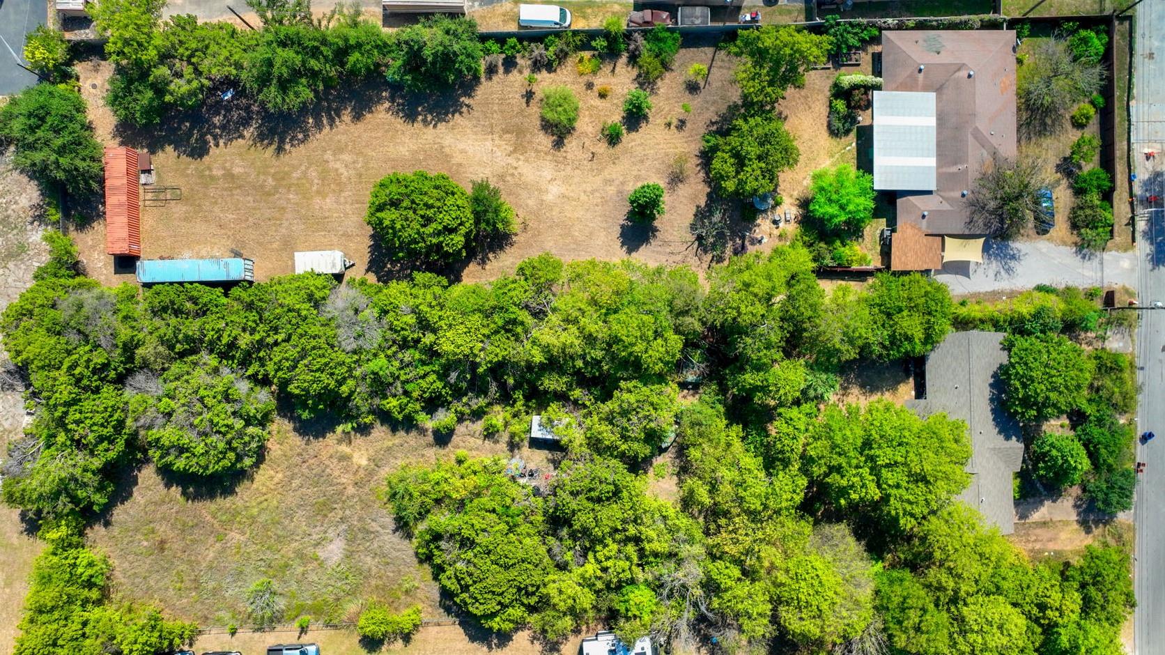 Listing photo 1 of 700 & 604  Corral Ln