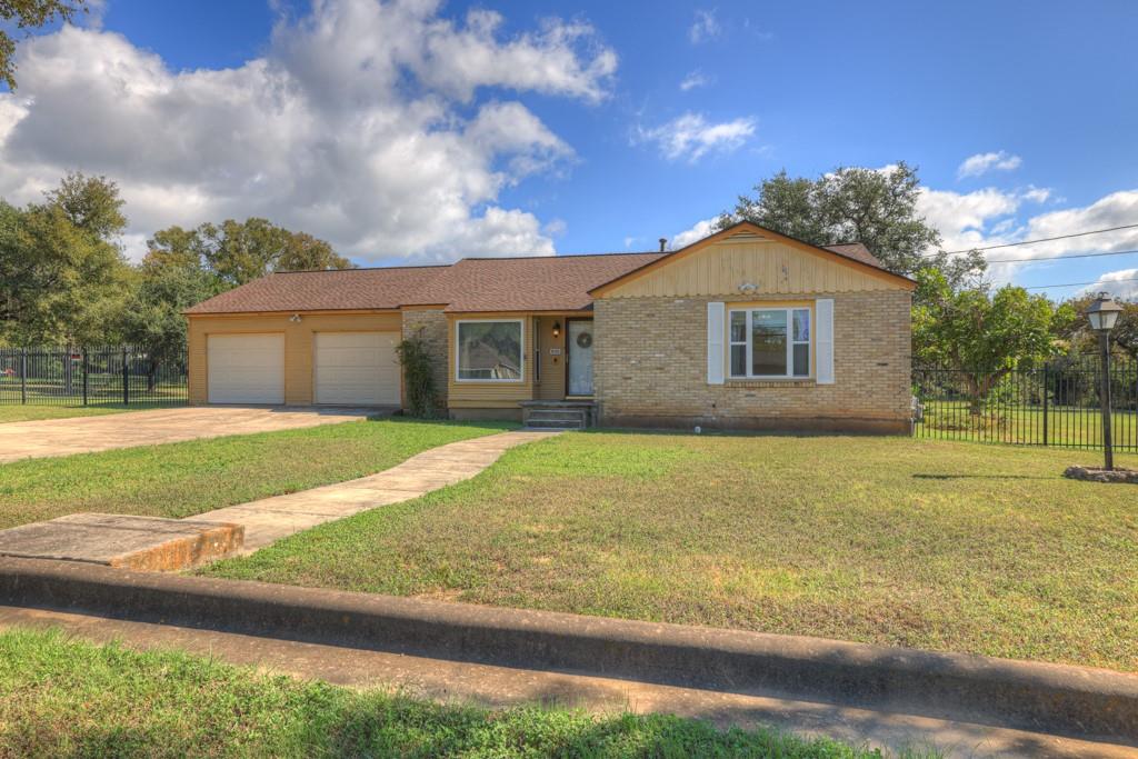 Listing photo 1 of 800 N Bishop St