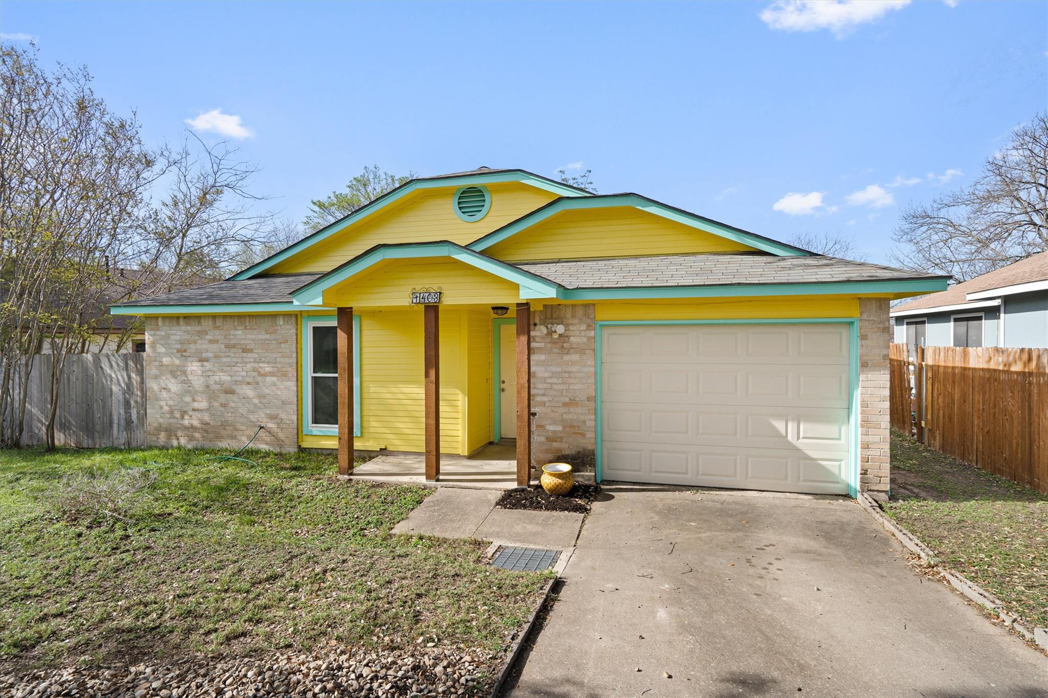 Listing photo 1 of 1403  Alma Dr