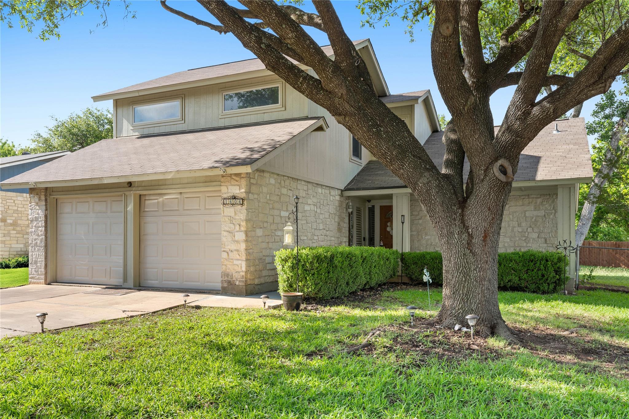 Listing photo 1 of 1606  Middleway Rd